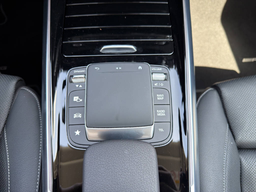 MERCEDES-BENZ EQA 300 Swiss Star AMG Line 4matic-image-12