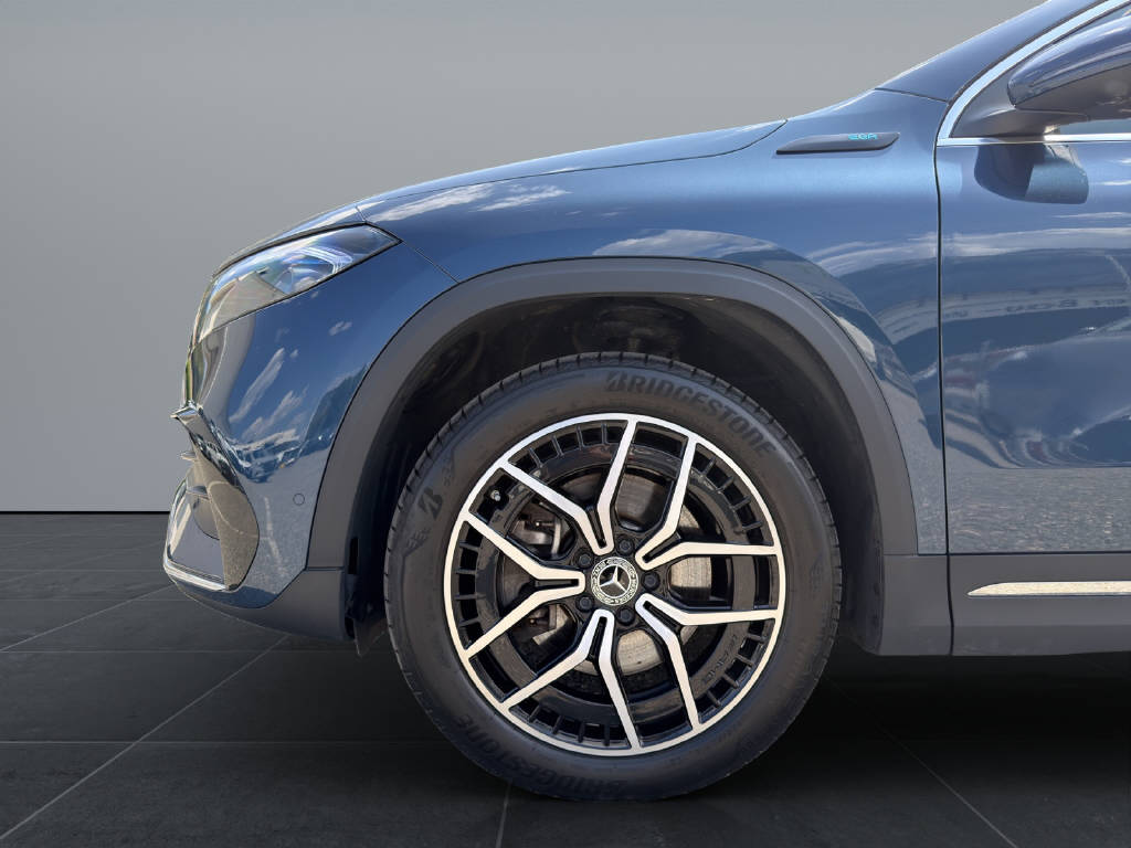 MERCEDES-BENZ EQA 300 Swiss Star AMG Line 4matic-image-18