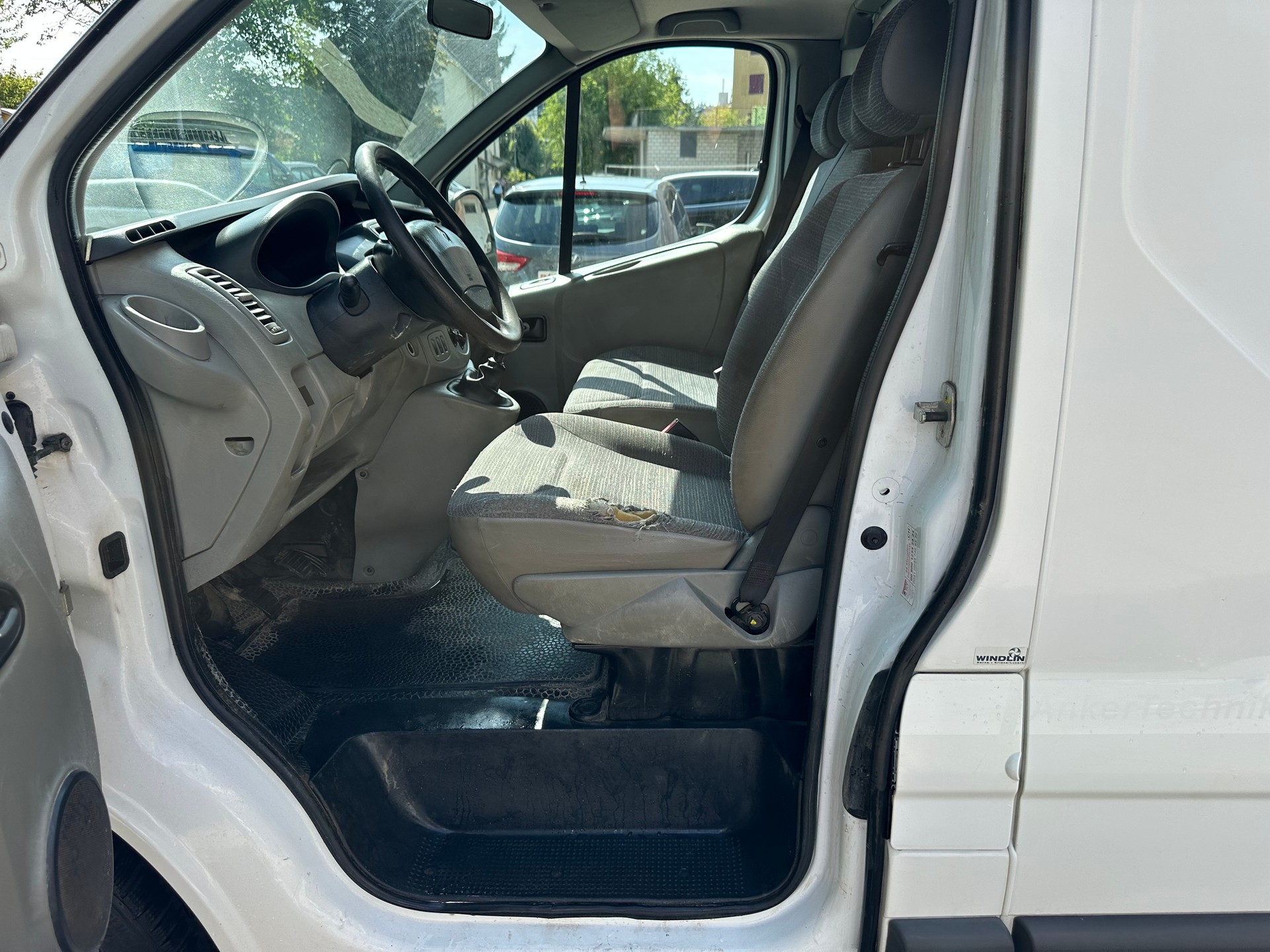 RENAULT Trafic 2.0 dCi 115 2.9t L1H1-image-8