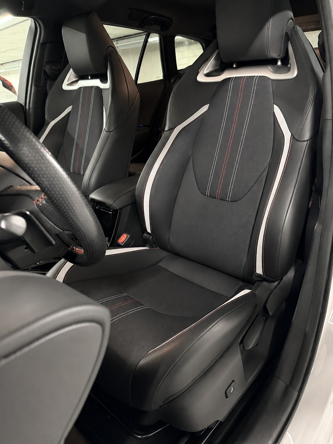 TOYOTA Corolla Touring Sports 2.0 HSD GR-S e-CVT-image-14