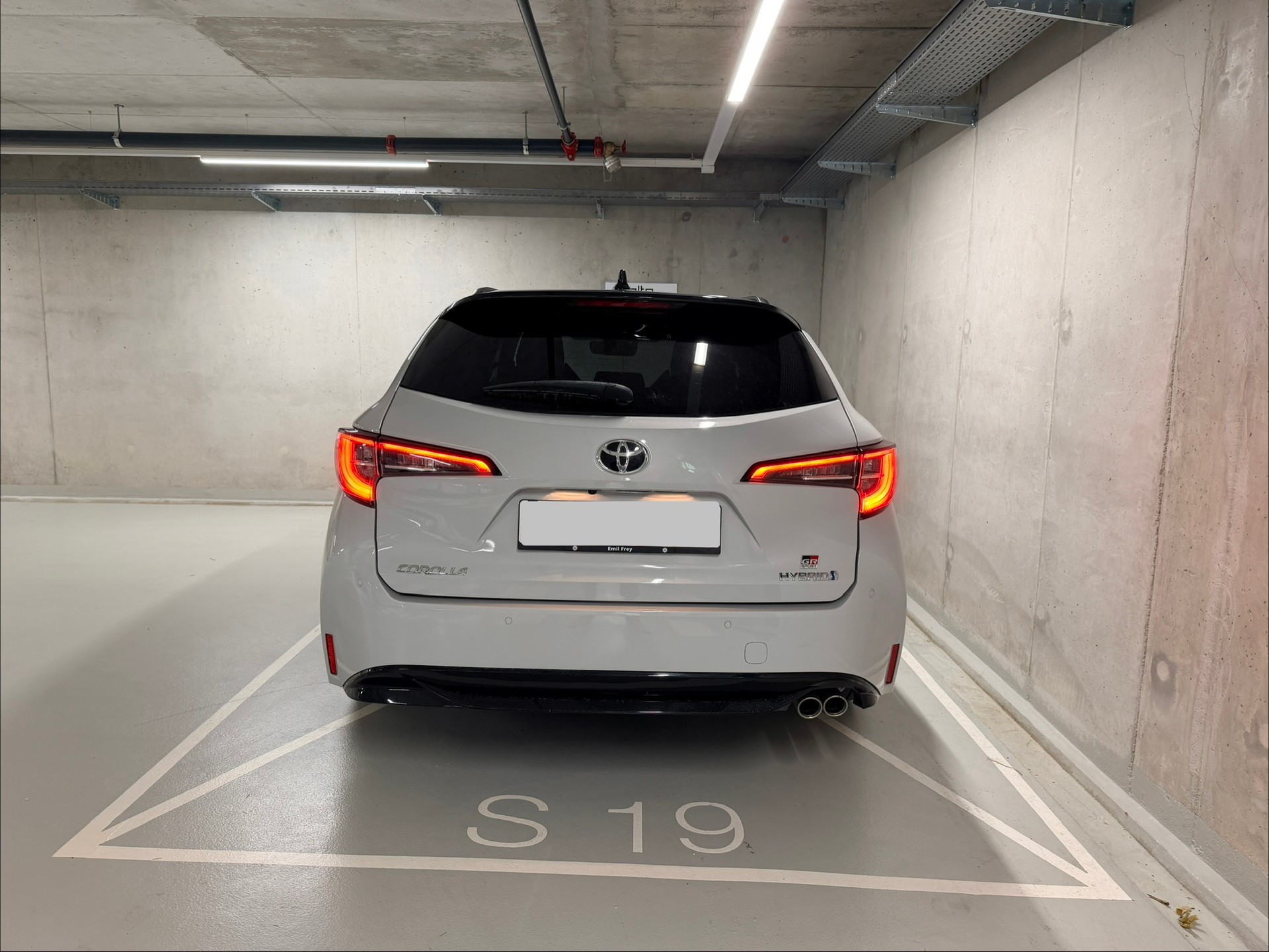 TOYOTA Corolla Touring Sports 2.0 HSD GR-S e-CVT-image-3