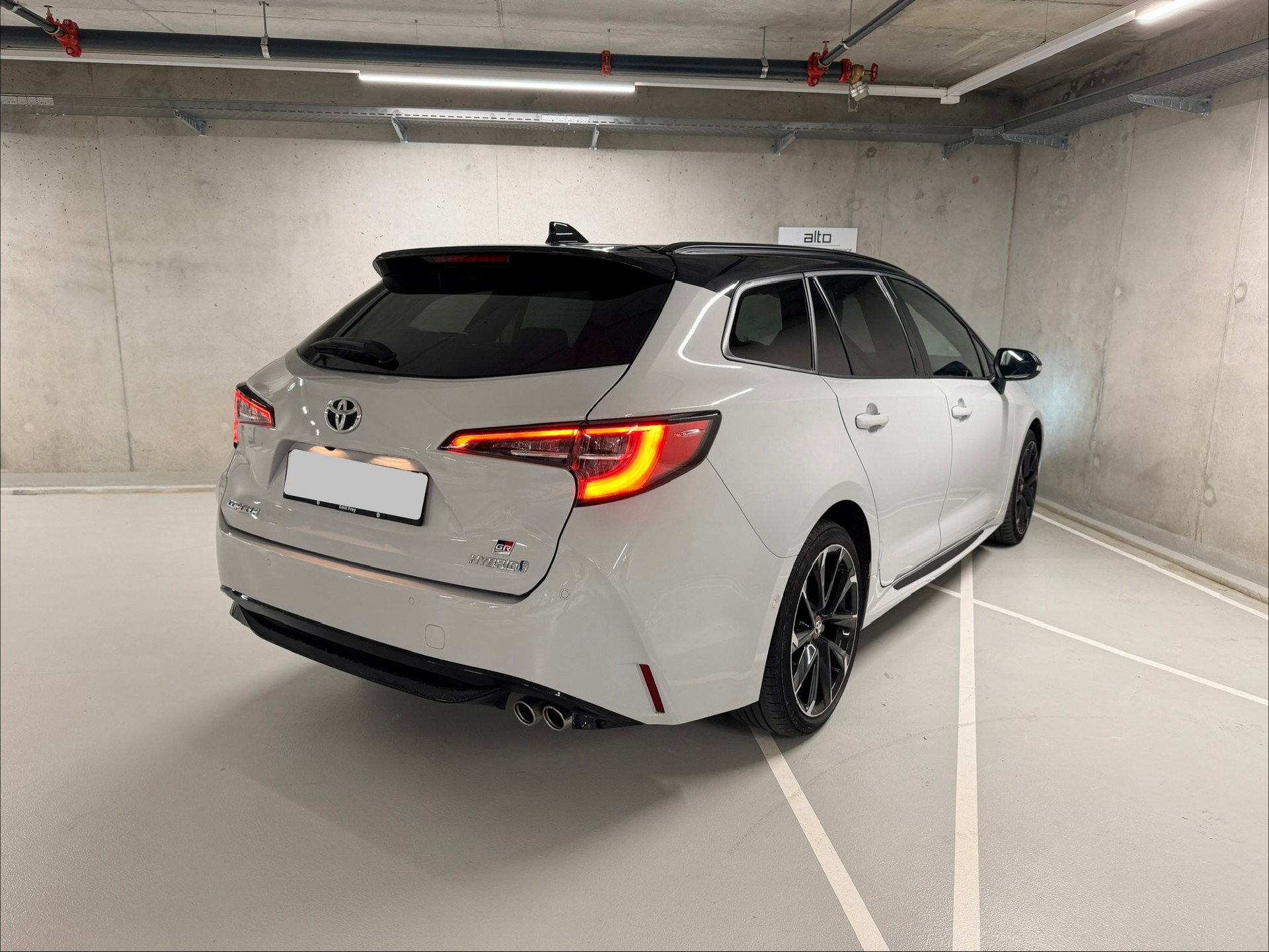 TOYOTA Corolla Touring Sports 2.0 HSD GR-S e-CVT-image-4
