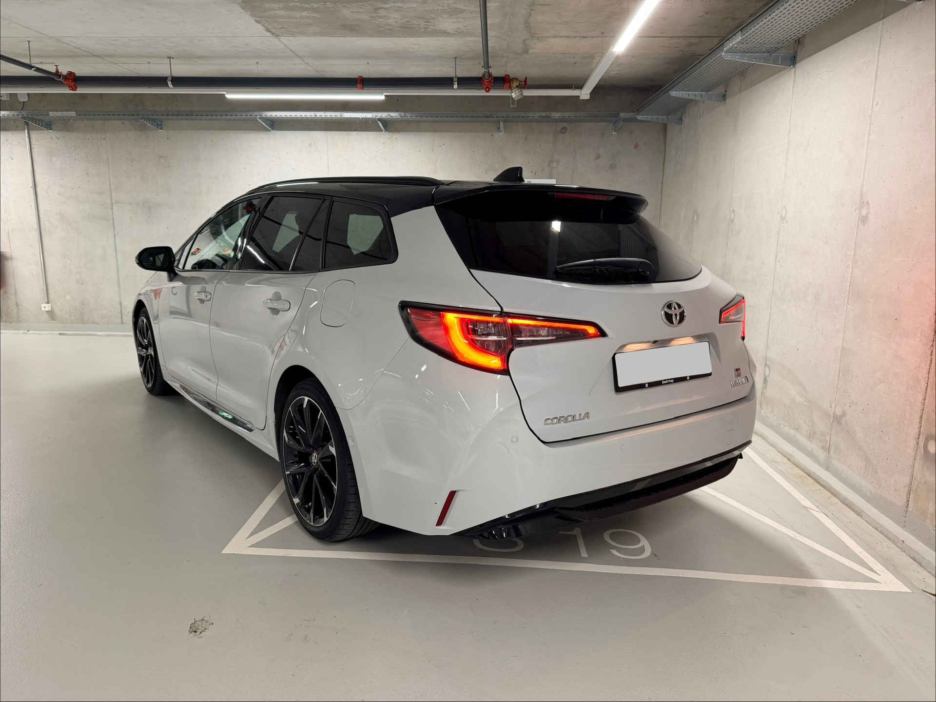 TOYOTA Corolla Touring Sports 2.0 HSD GR-S e-CVT-image-2