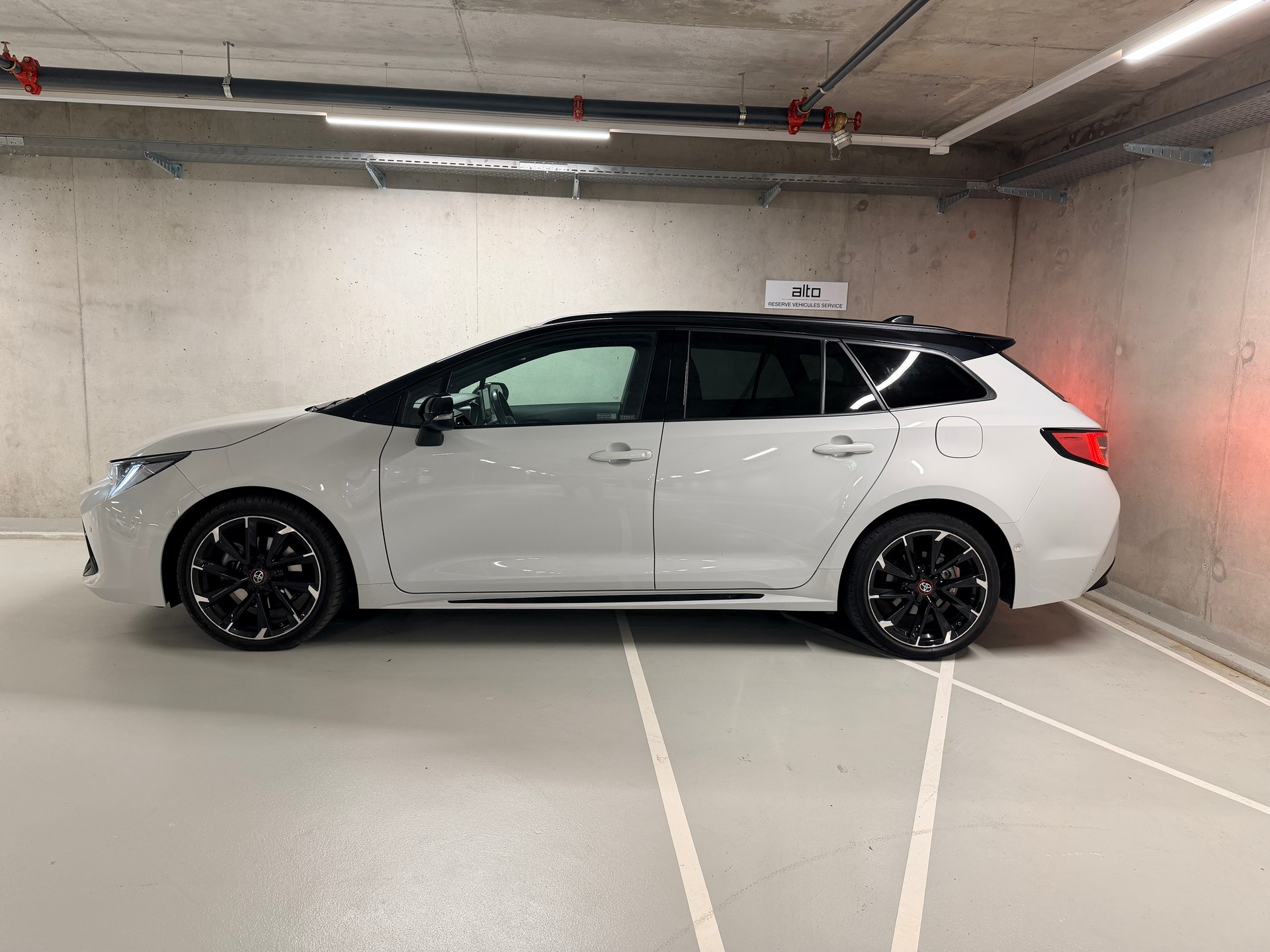 TOYOTA Corolla Touring Sports 2.0 HSD GR-S e-CVT-image-1