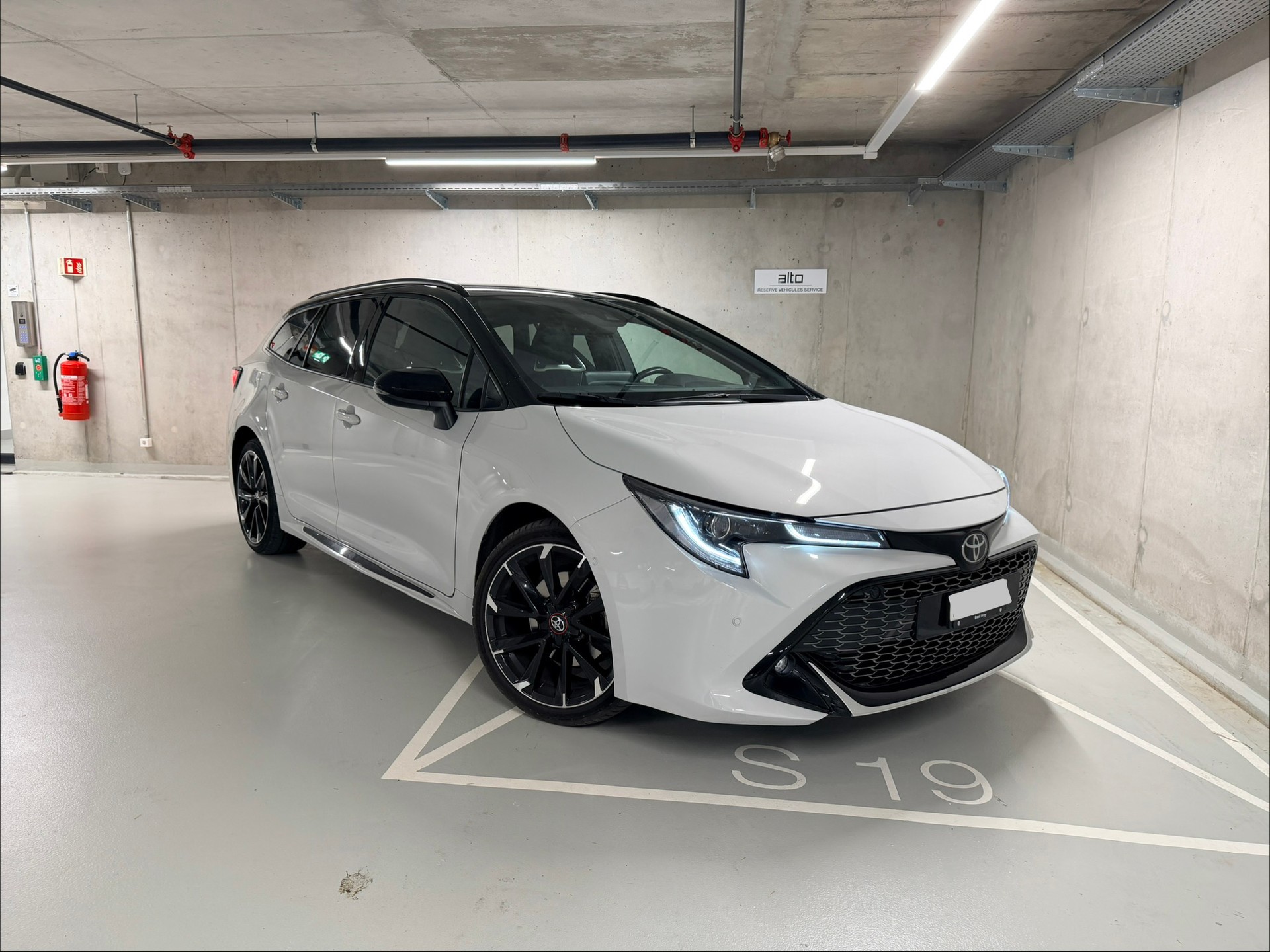 TOYOTA Corolla Touring Sports 2.0 HSD GR-S e-CVT-image-6