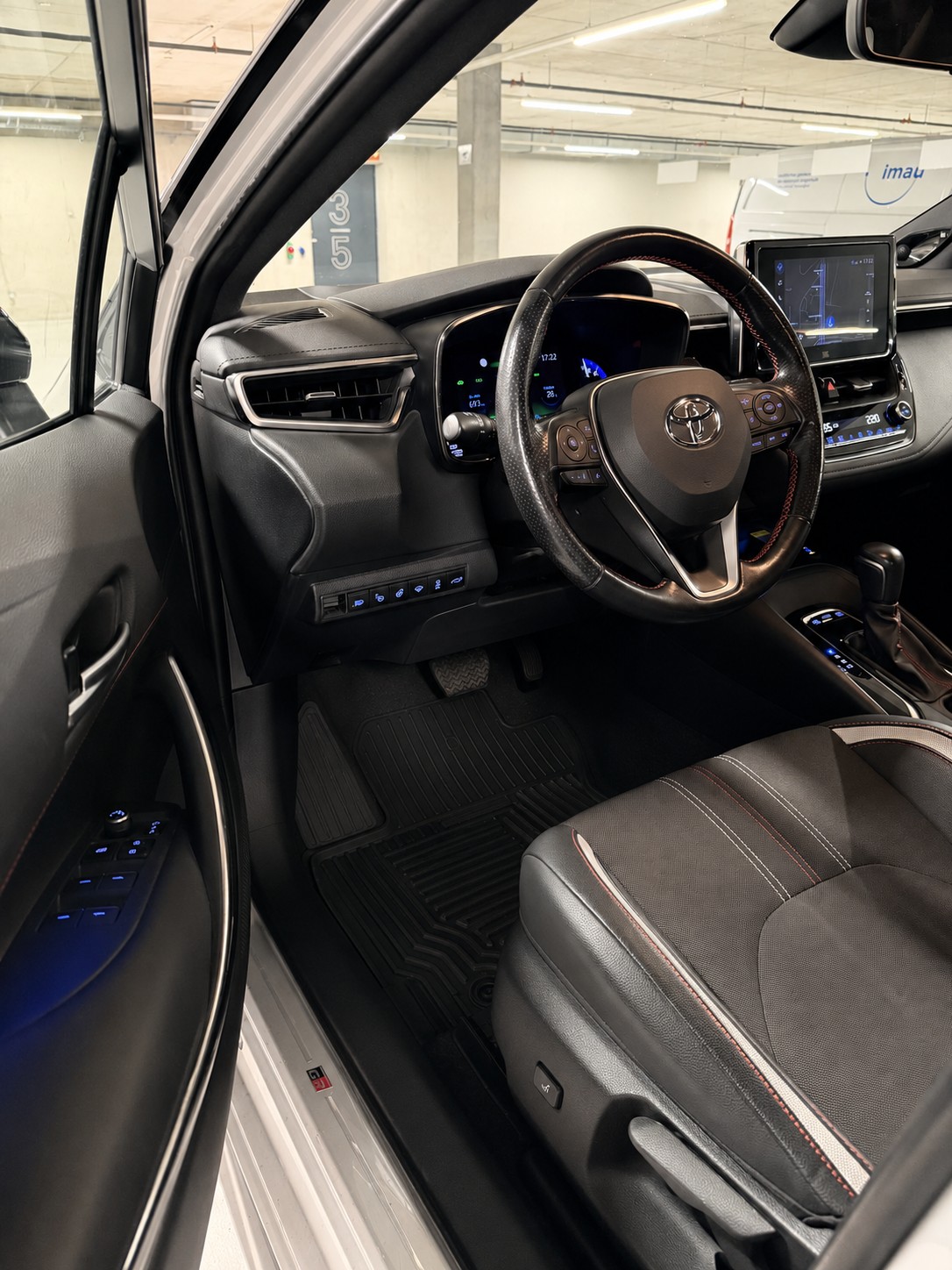 TOYOTA Corolla Touring Sports 2.0 HSD GR-S e-CVT-image-13