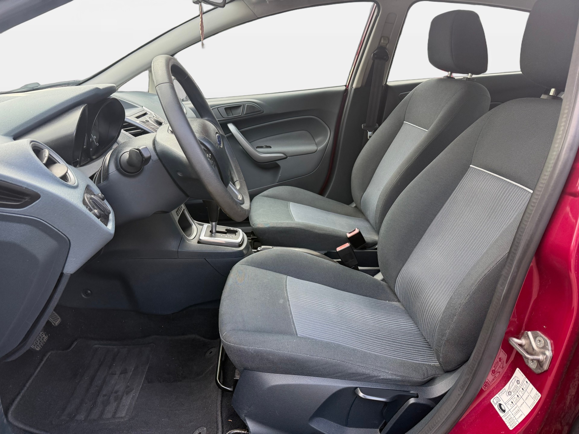 FORD Fiesta 1.4 16V Trend Automatic(M)-image-6