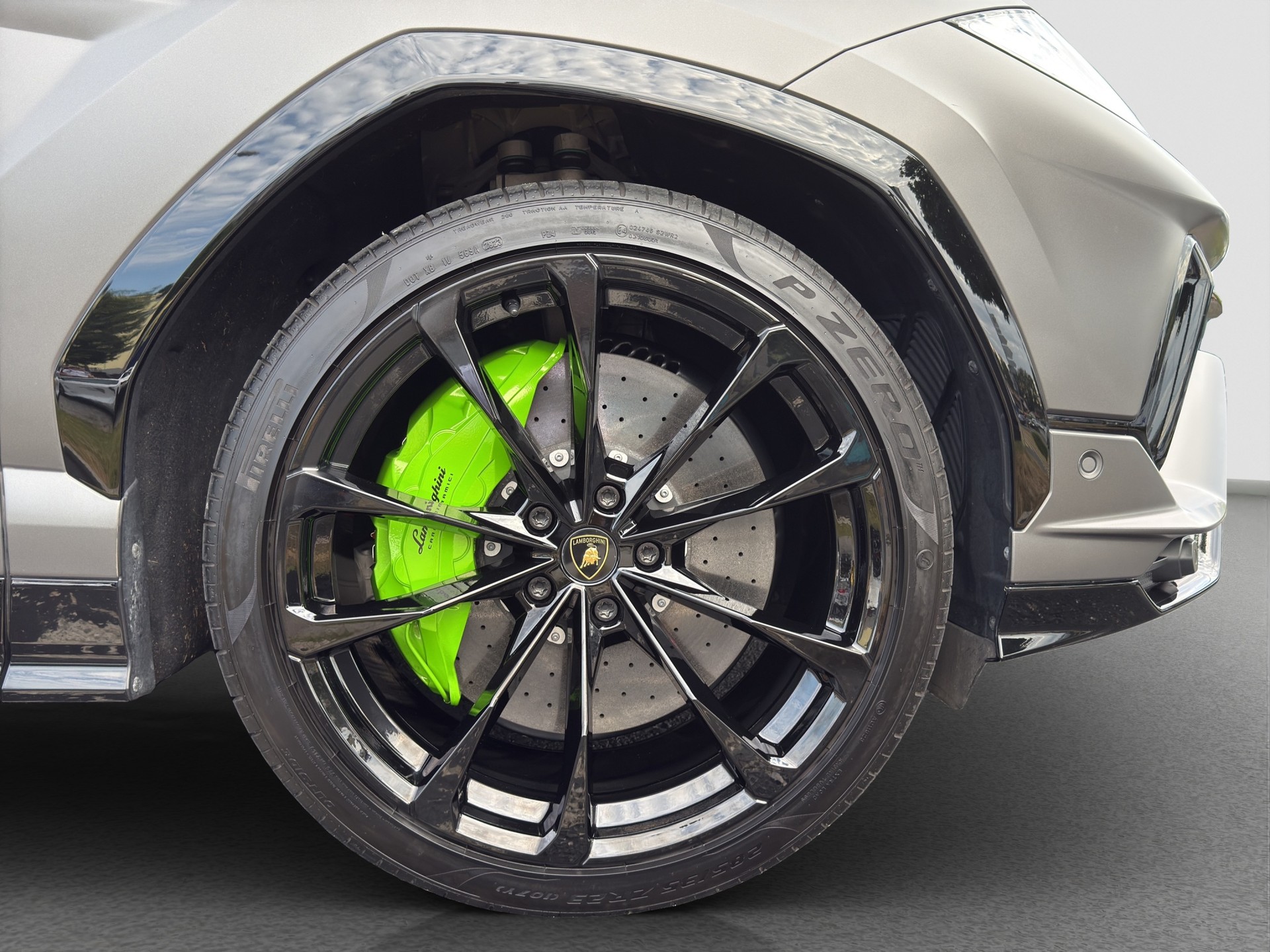 LAMBORGHINI Urus S E-Gear-image-8