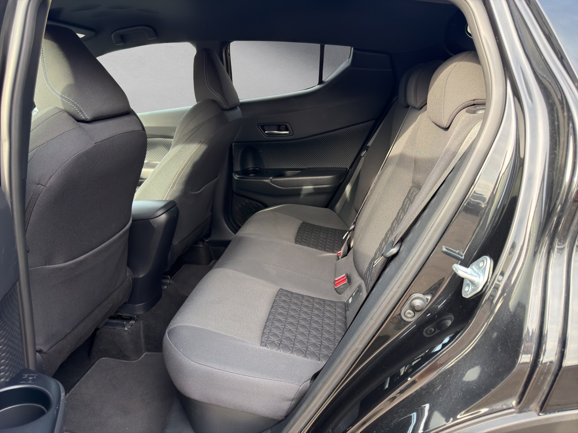 TOYOTA C-HR 1.8 VVTi HSD Trend-image-9