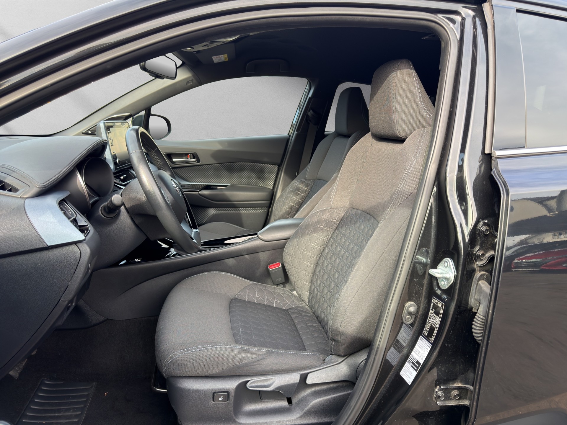 TOYOTA C-HR 1.8 VVTi HSD Trend-image-8