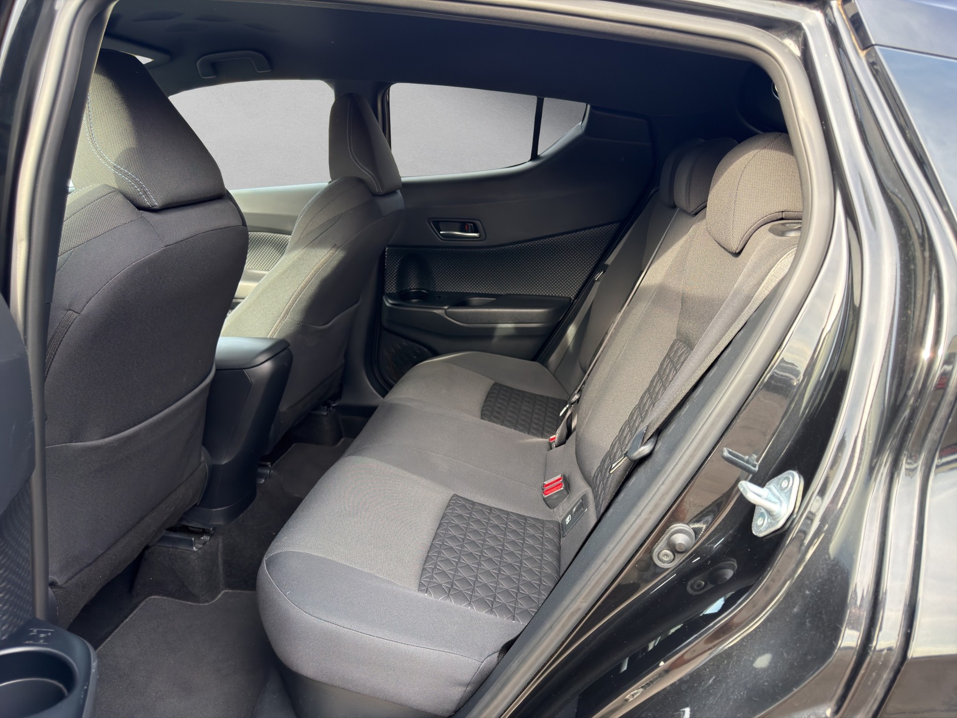 TOYOTA C-HR 1.8 VVTi HSD Trend-image-10