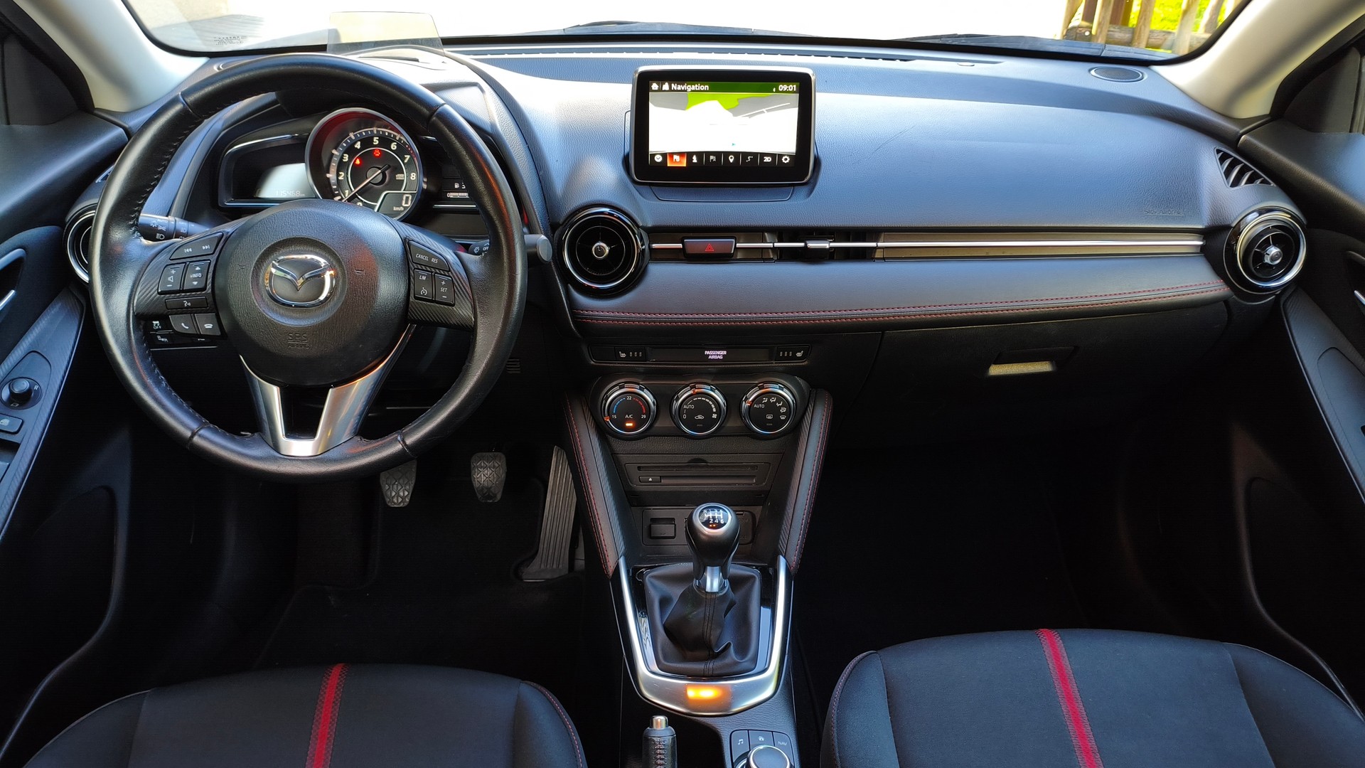 MAZDA 2 1.5i 16V Skyactiv-G Revolution-image-11