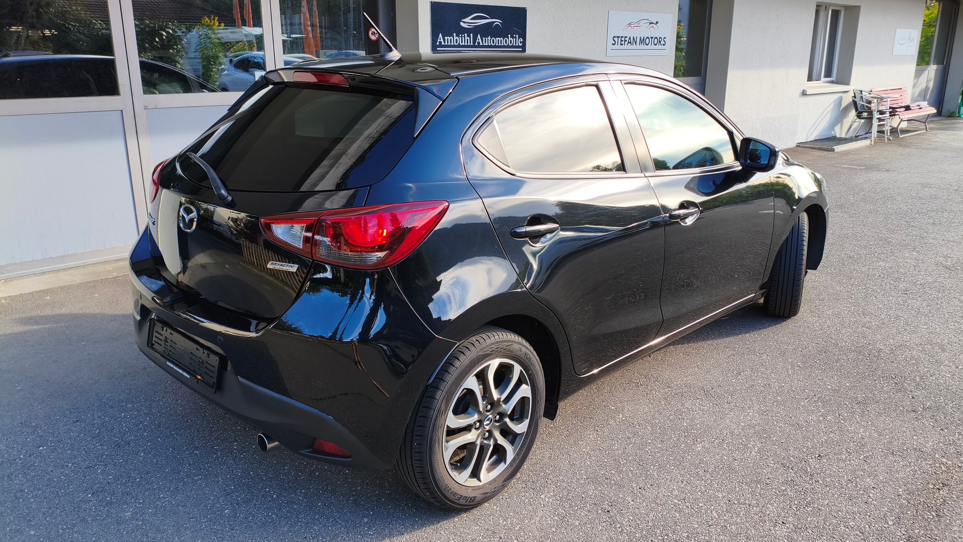 MAZDA 2 1.5i 16V Skyactiv-G Revolution-image-2