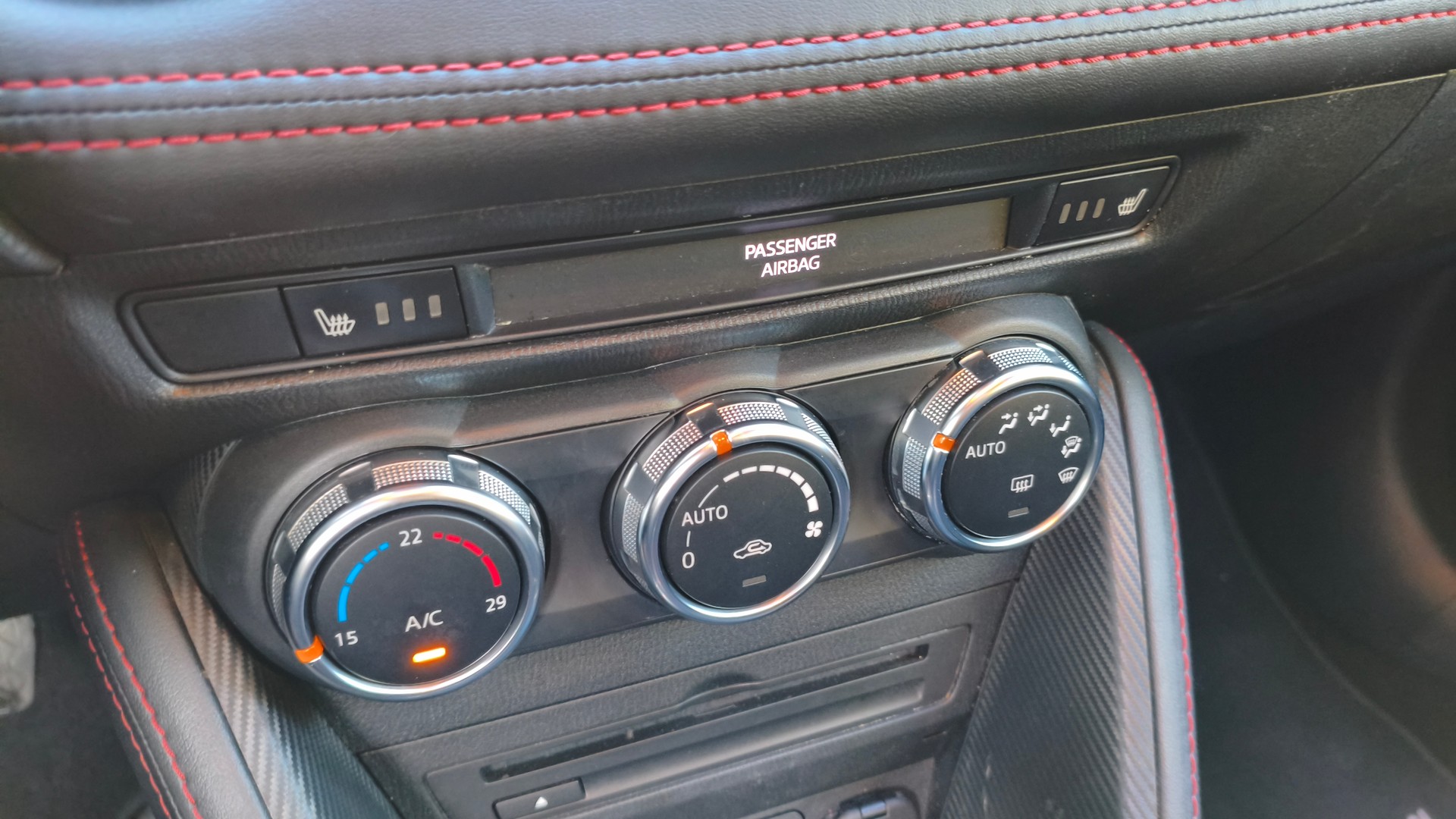 MAZDA 2 1.5i 16V Skyactiv-G Revolution-image-14