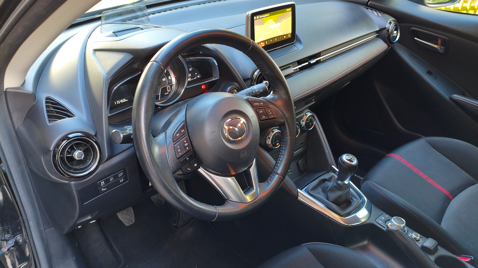 MAZDA 2 1.5i 16V Skyactiv-G Revolution-image-8