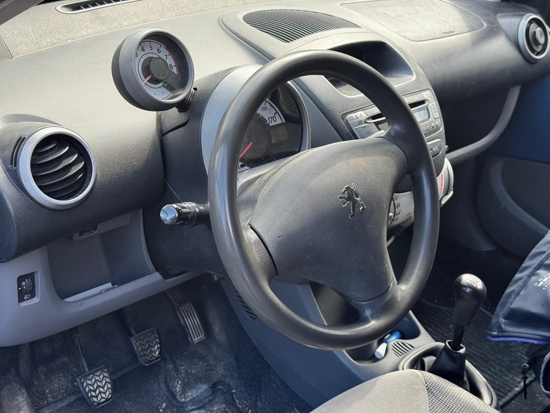 PEUGEOT 107 1.0 Trendy-image-9