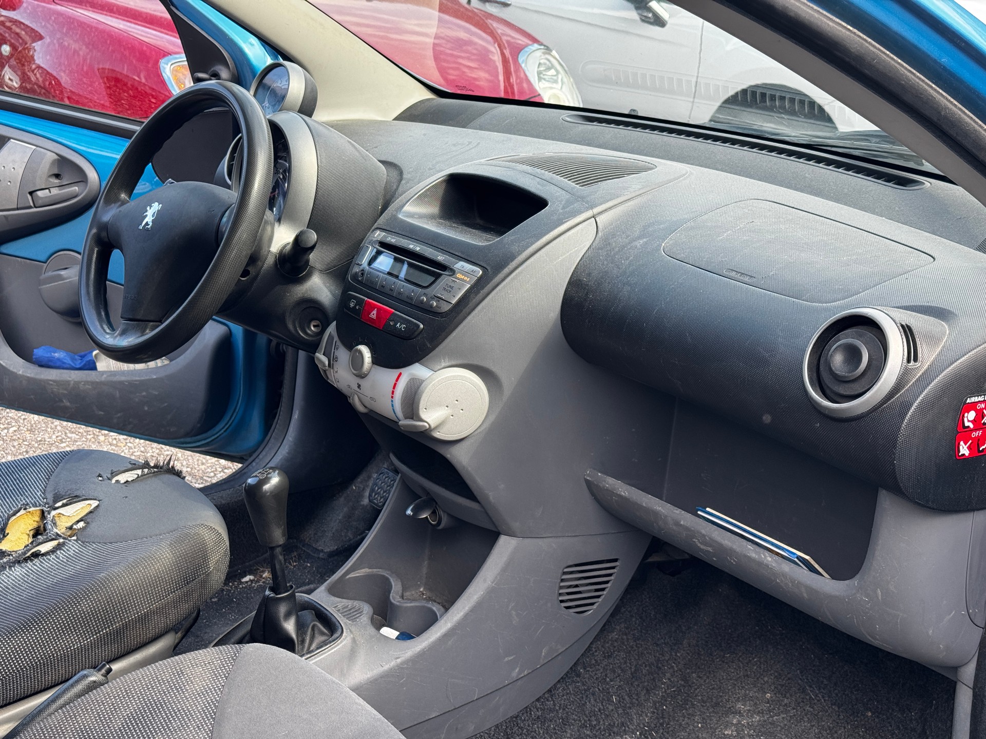 PEUGEOT 107 1.0 Trendy-image-11