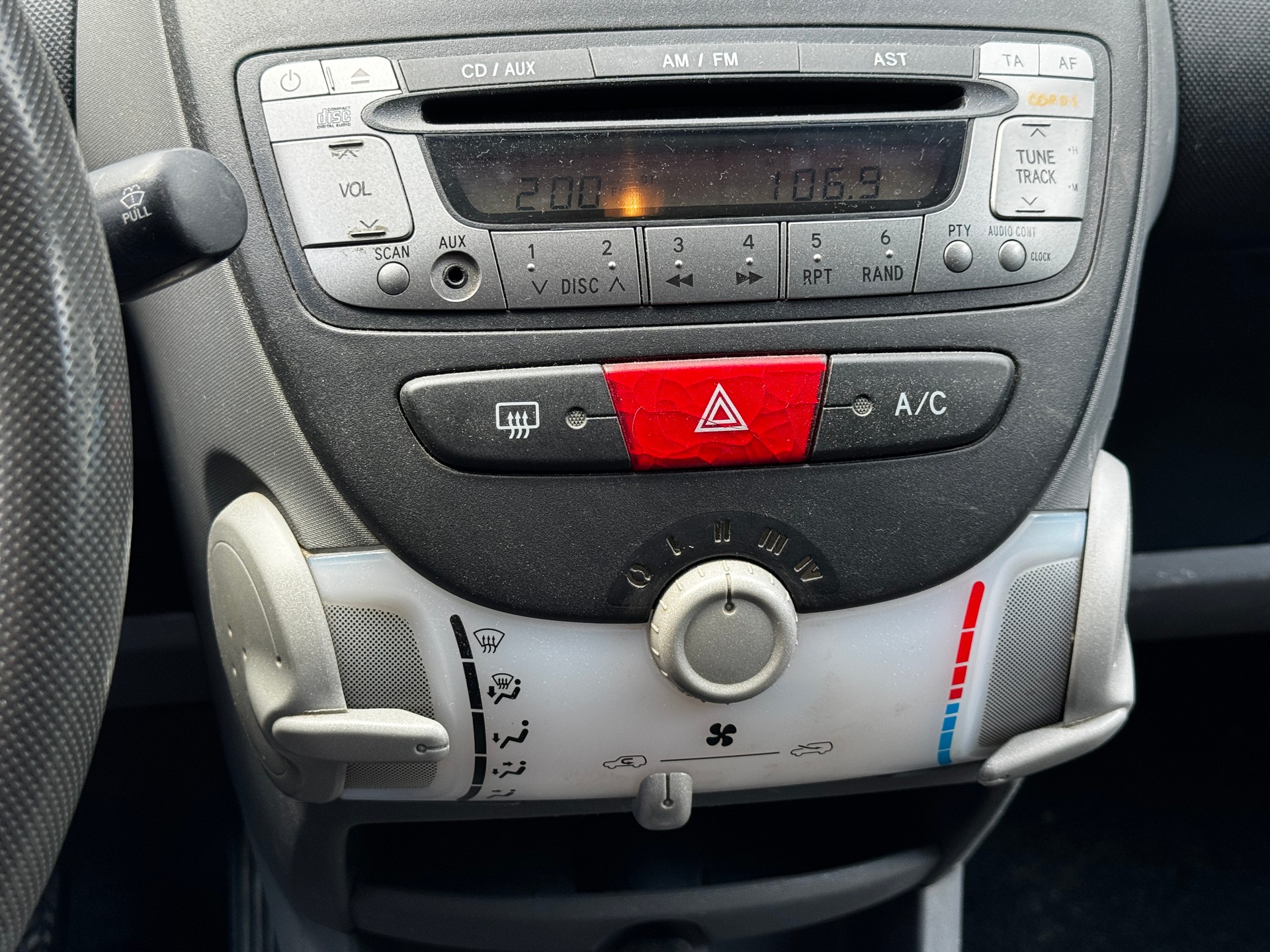 PEUGEOT 107 1.0 Trendy-image-13