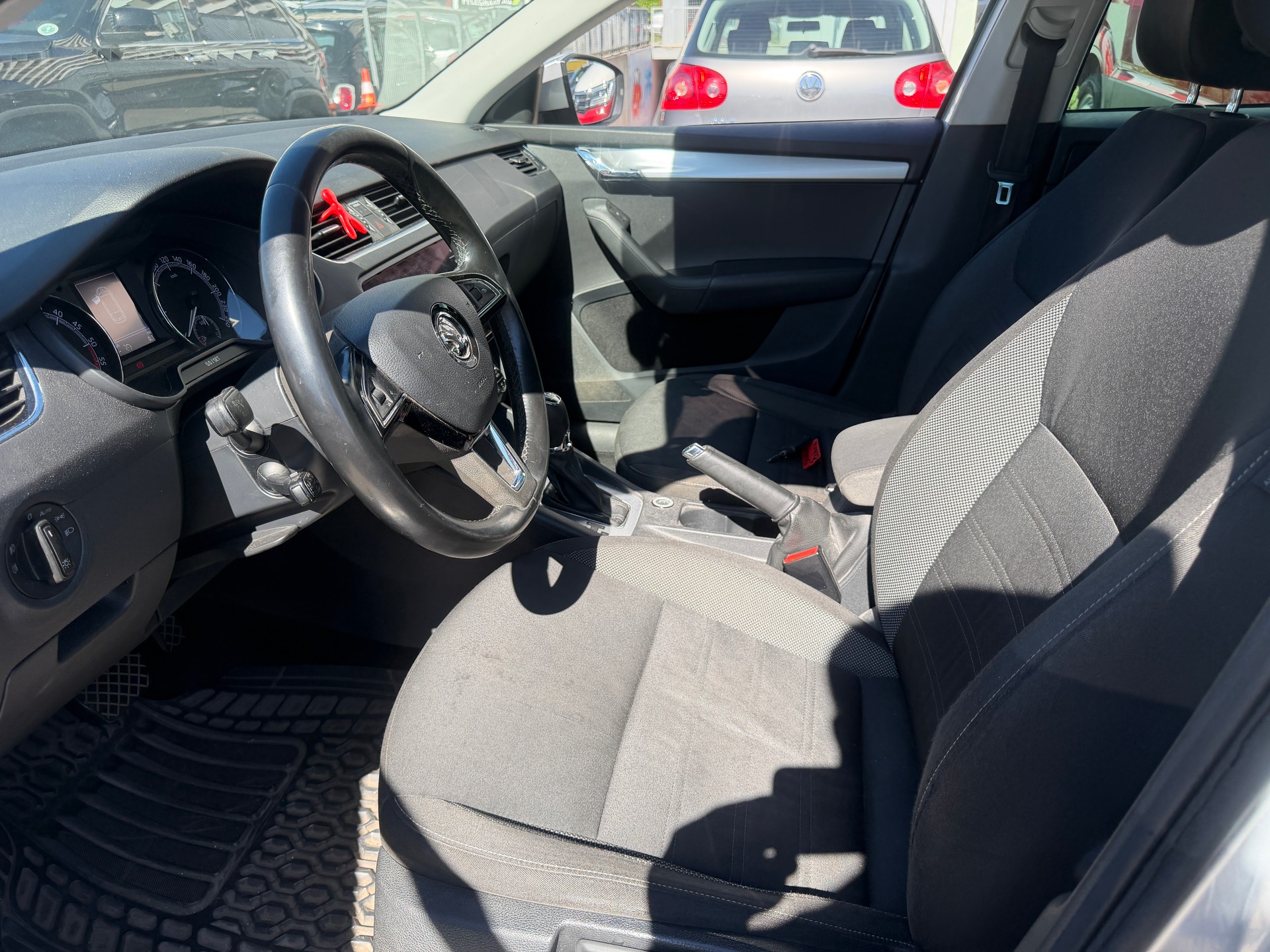 SKODA Octavia Combi 2.0 TDI Soleil 4x4 DSG-image-9