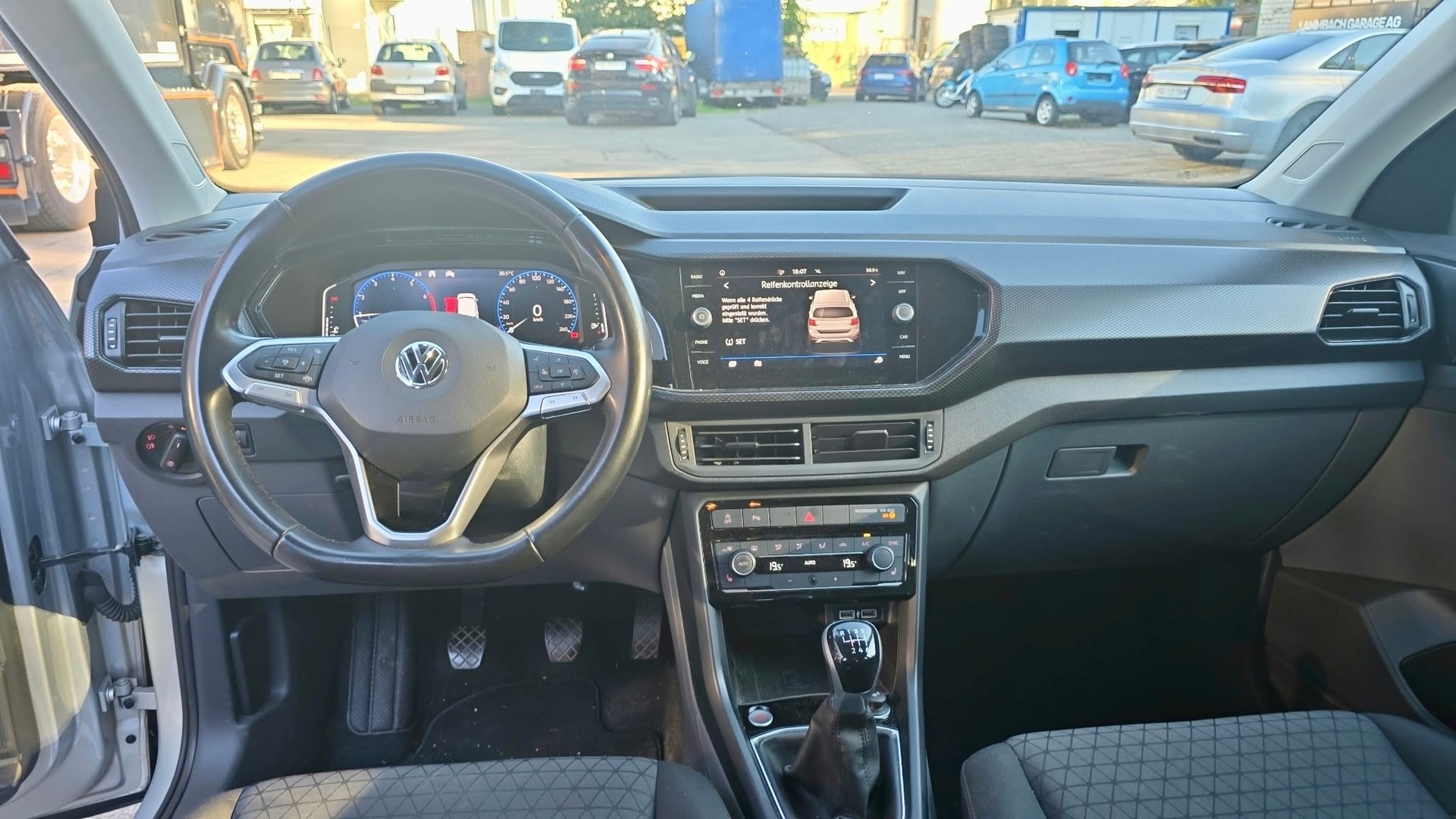 VW T-Cross 1.0 TSI Life-image-8
