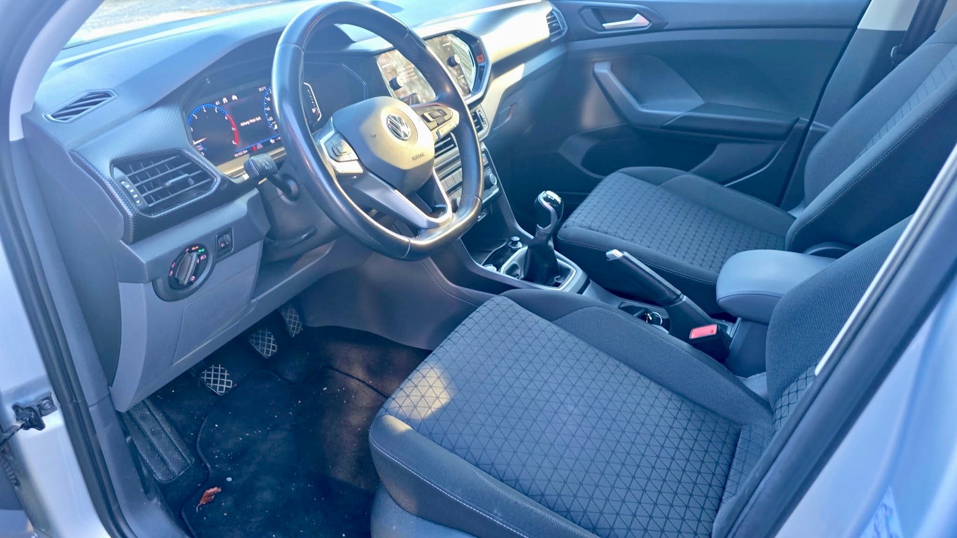 VW T-Cross 1.0 TSI Life-image-9