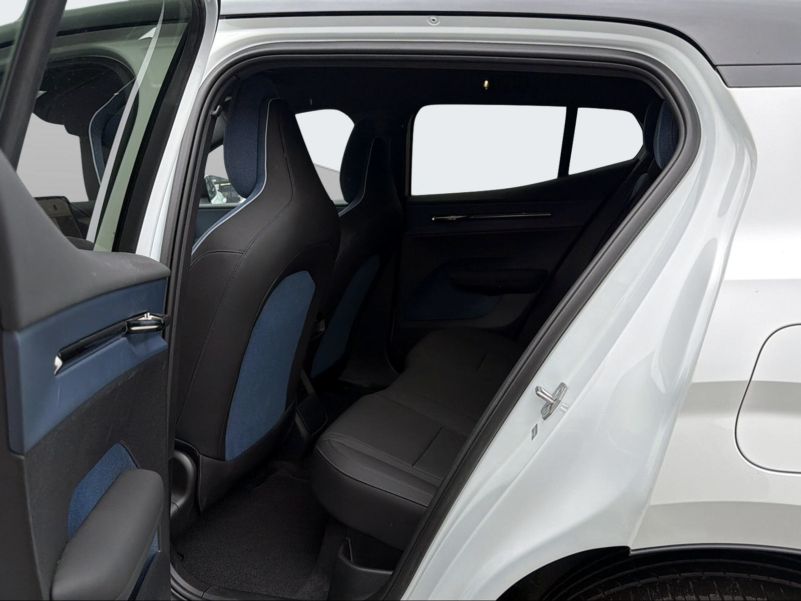 VOLVO EX30 E60 Twin Ultra AWD-image-11