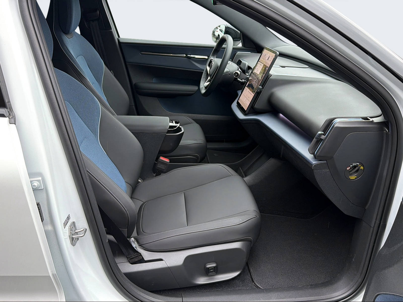 VOLVO EX30 E60 Twin Ultra AWD-image-13