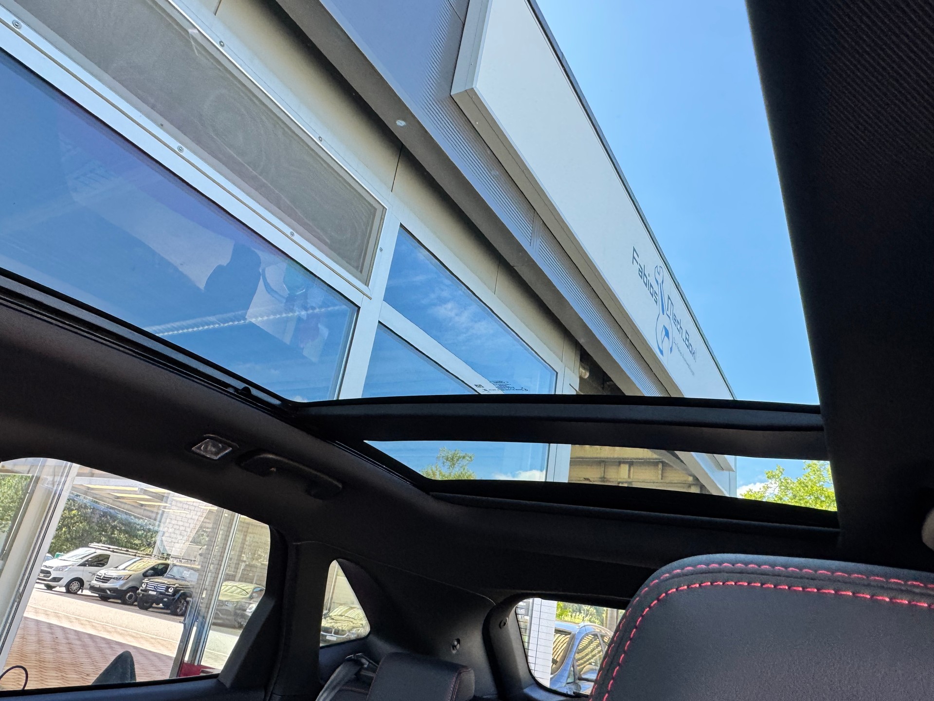 FORD Kuga 2.5 PHEV ST-Line X FWD+LED Scheinwerfer+Navigation+Rückfahrkamera+Sitz-/Lenkradheizung+ACC+Fahrassistenz+Panorama-Glasdach+-image-15