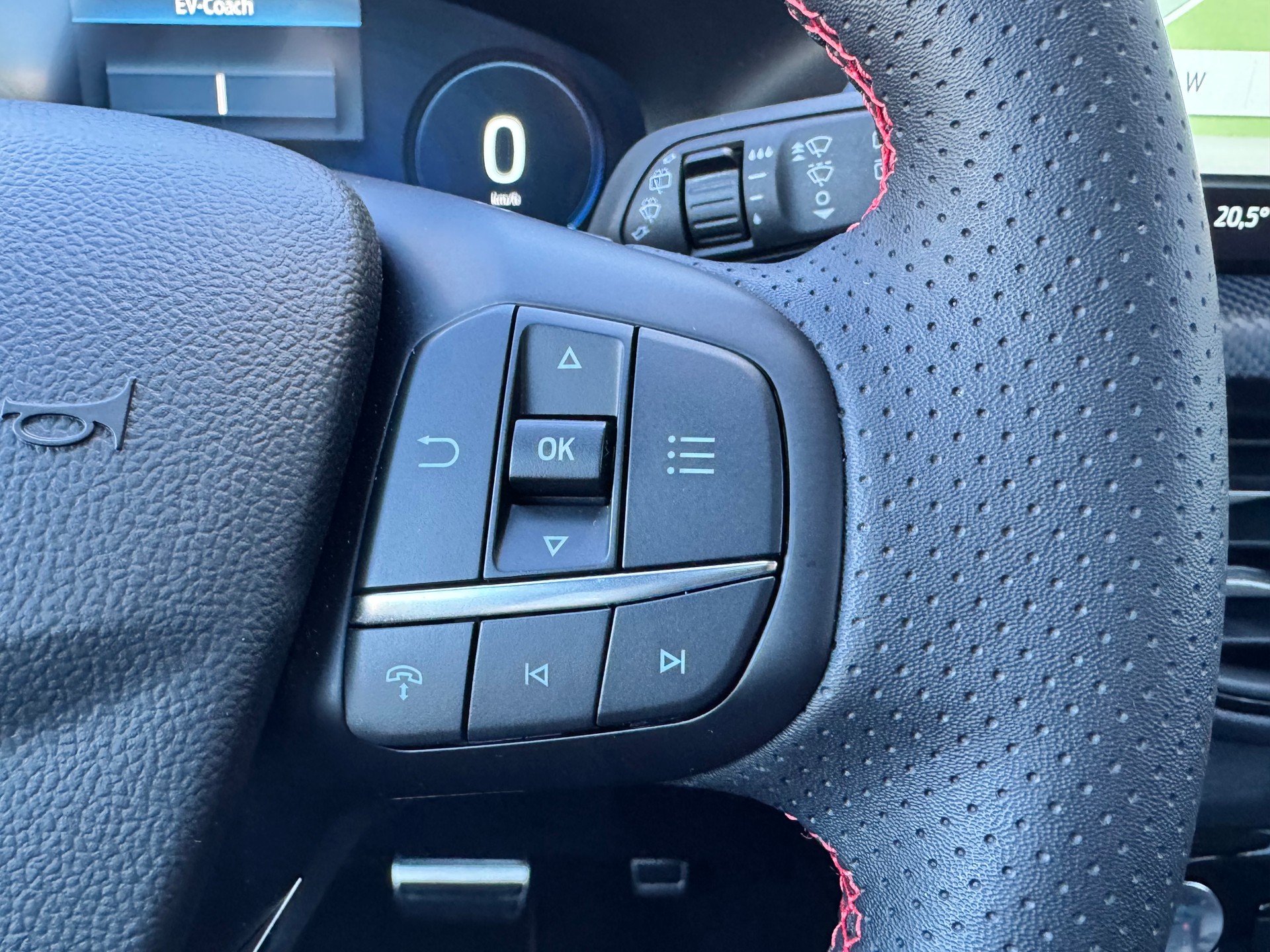 FORD Kuga 2.5 PHEV ST-Line X FWD+LED Scheinwerfer+Navigation+Rückfahrkamera+Sitz-/Lenkradheizung+ACC+Fahrassistenz+Panorama-Glasdach+-image-21