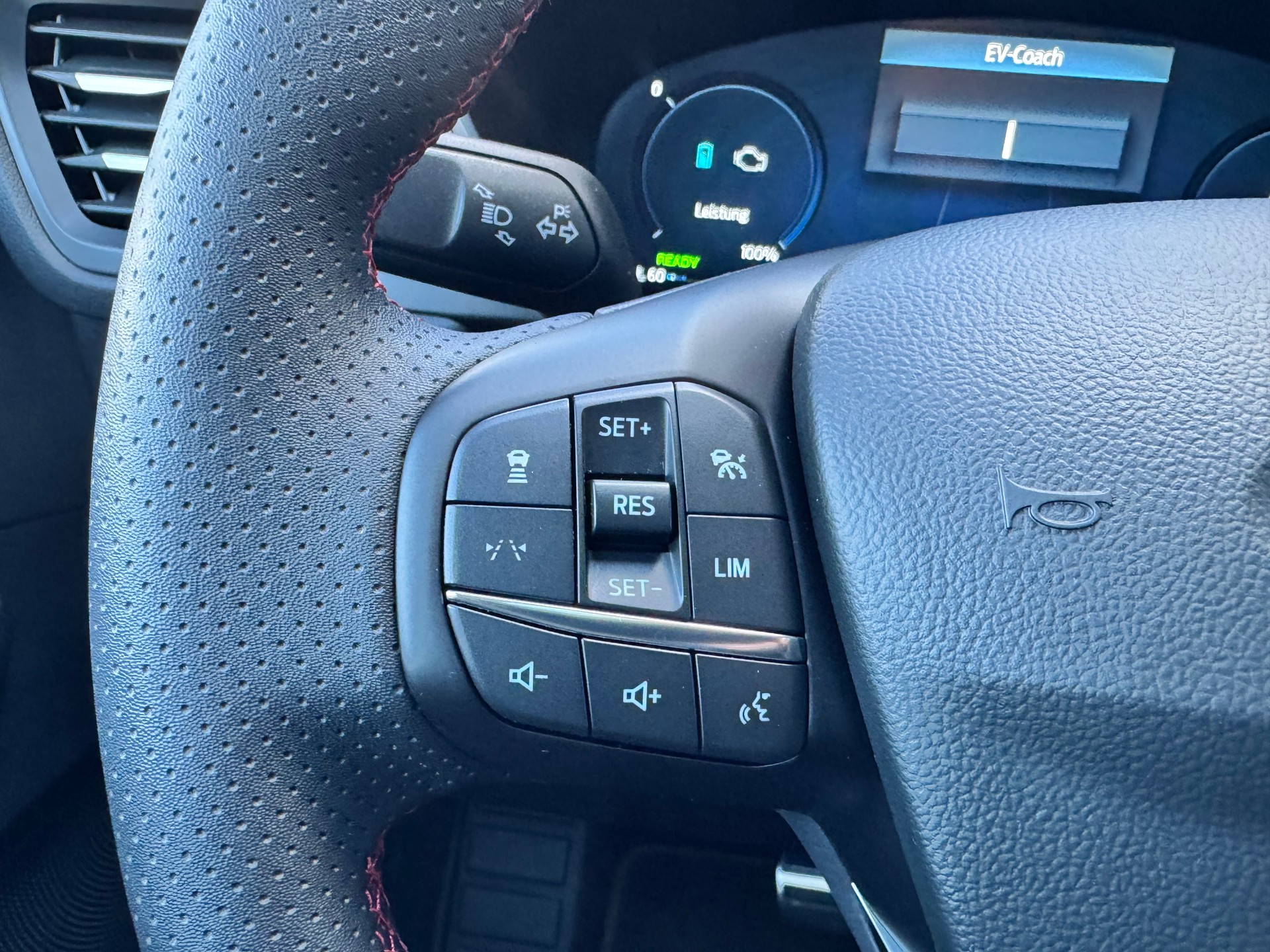 FORD Kuga 2.5 PHEV ST-Line X FWD+LED Scheinwerfer+Navigation+Rückfahrkamera+Sitz-/Lenkradheizung+ACC+Fahrassistenz+Panorama-Glasdach+-image-20