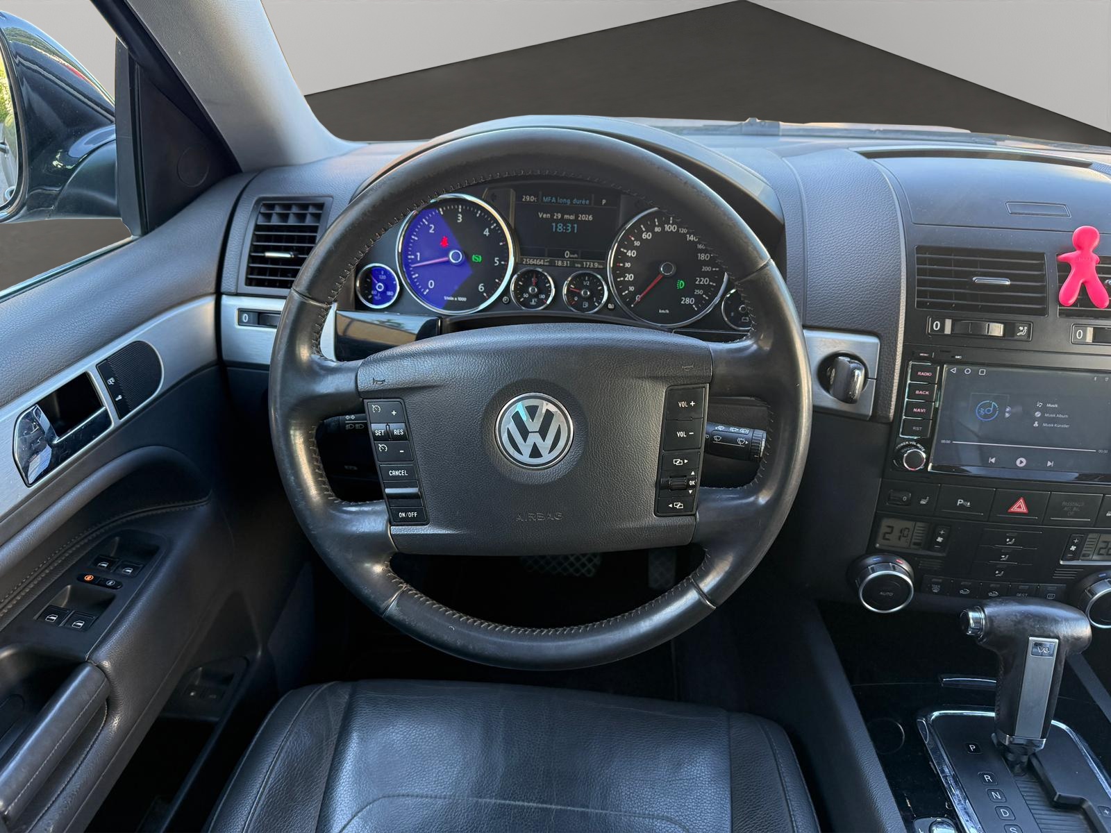 VW Touareg 3.0 TDI Tiptronic-image-10