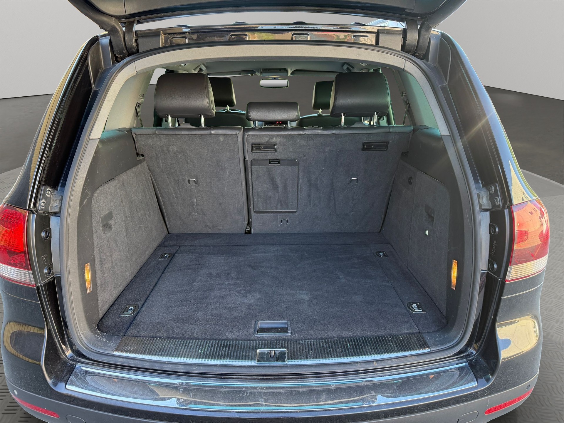 VW Touareg 3.0 TDI Tiptronic-image-15