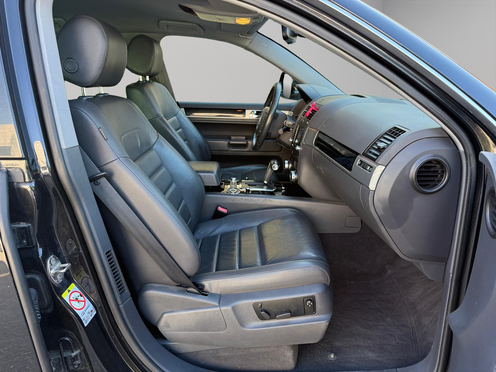 VW Touareg 3.0 TDI Tiptronic-image-12