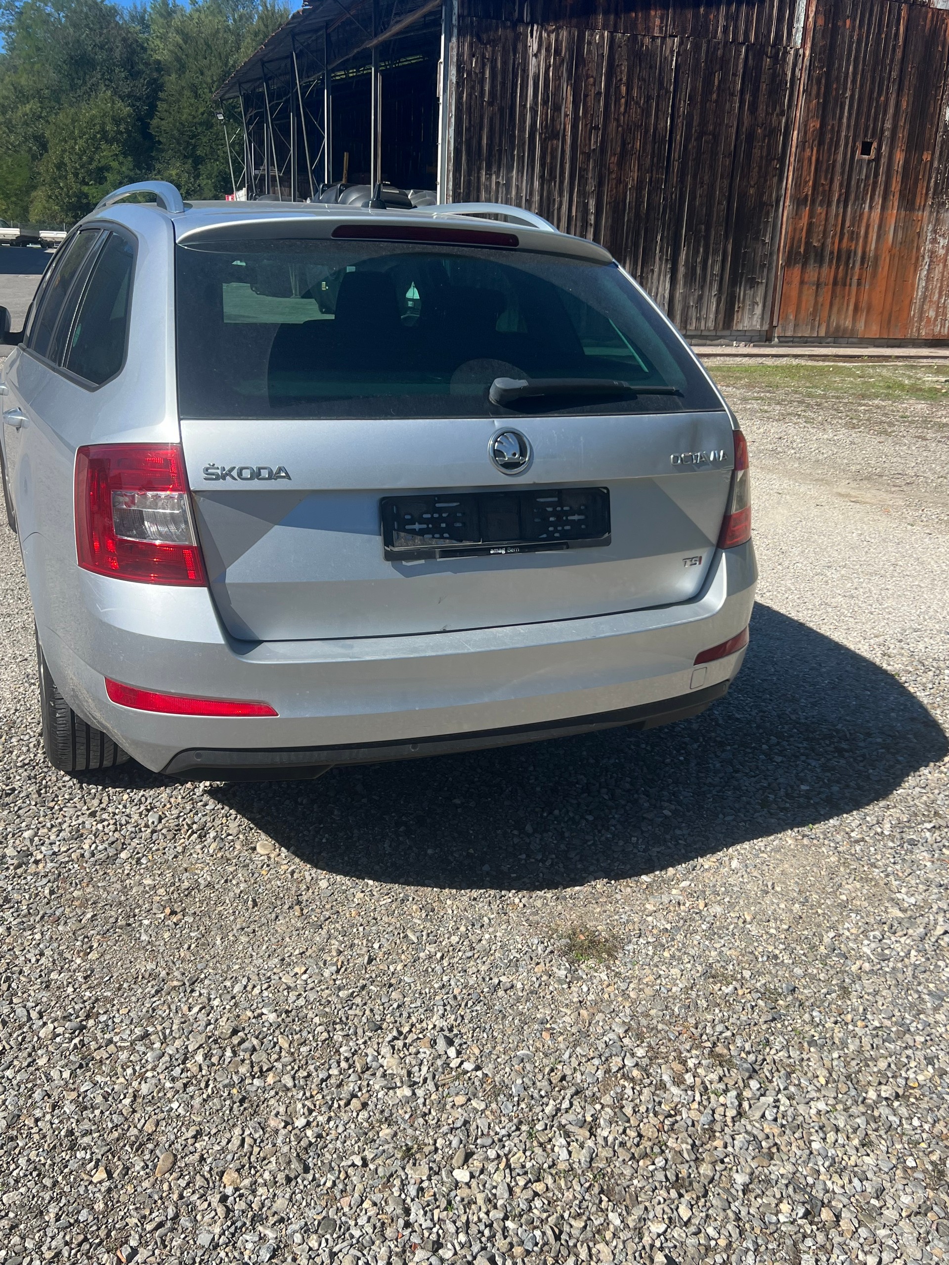 SKODA Octavia Combi 1.4 TSI Elegance-image-5