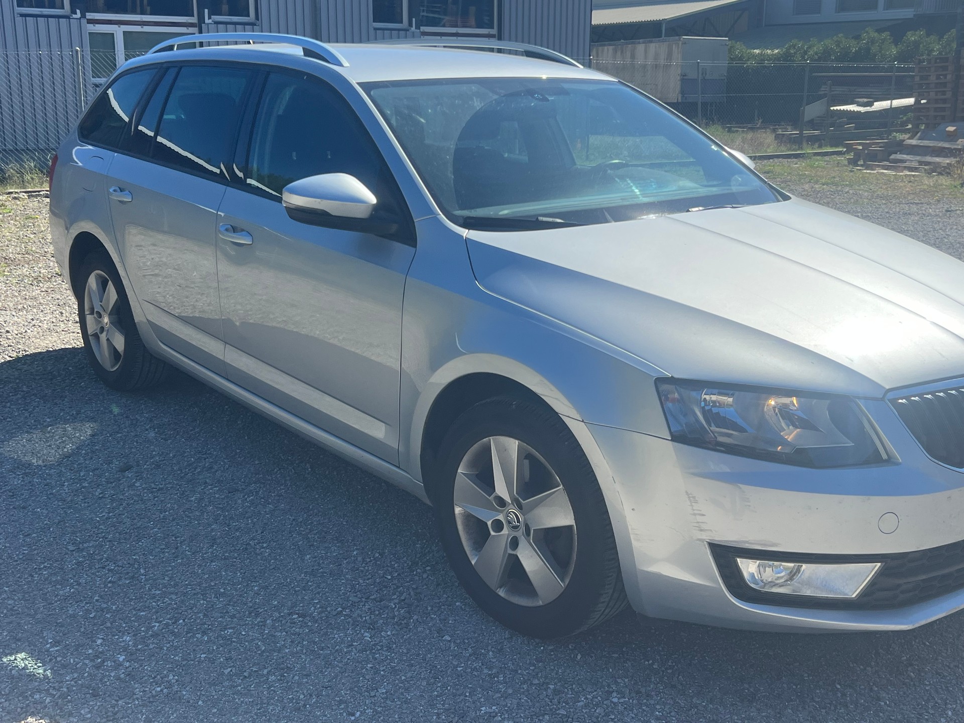 SKODA Octavia Combi 1.4 TSI Elegance-image-3