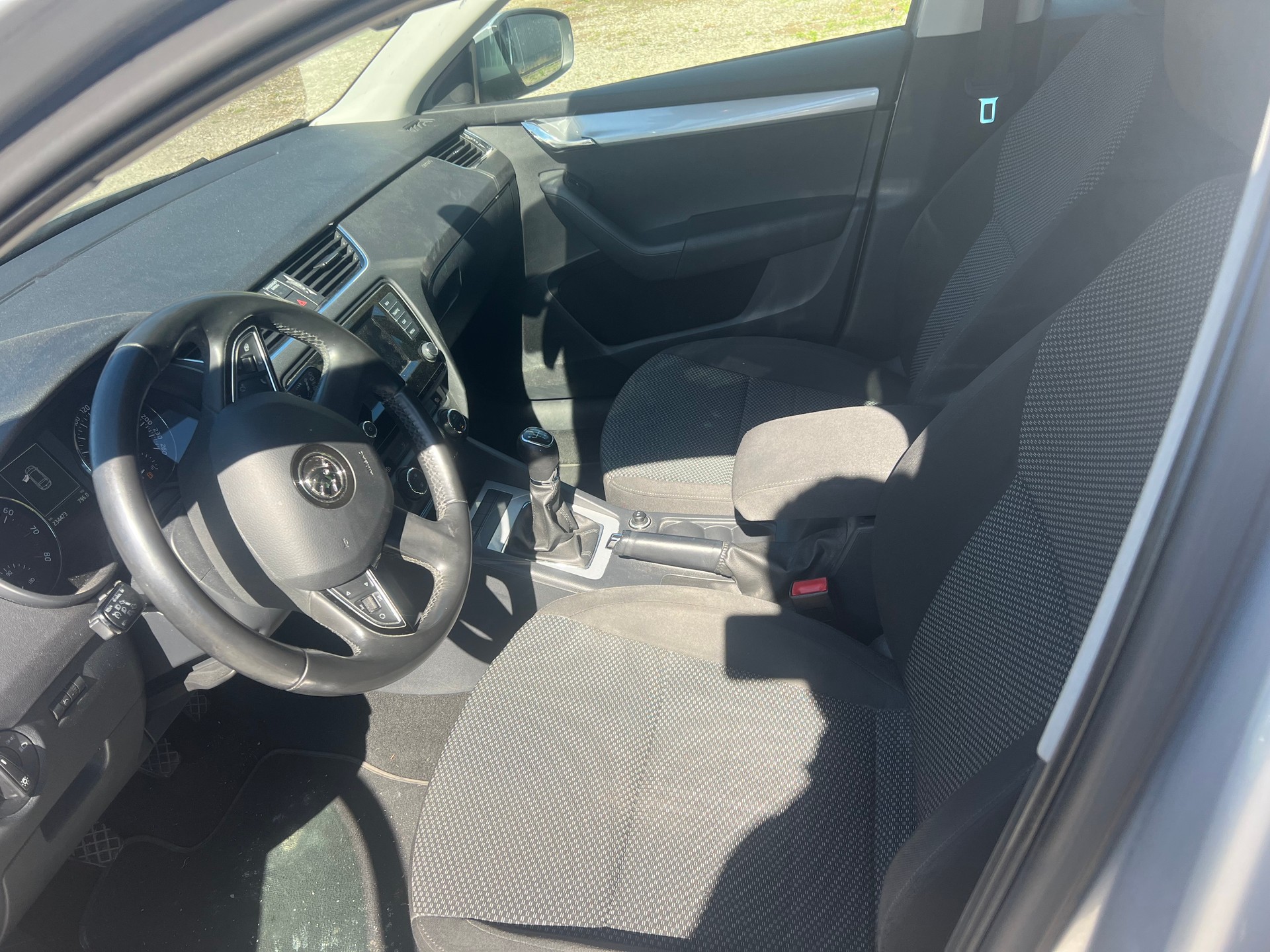 SKODA Octavia Combi 1.4 TSI Elegance-image-7