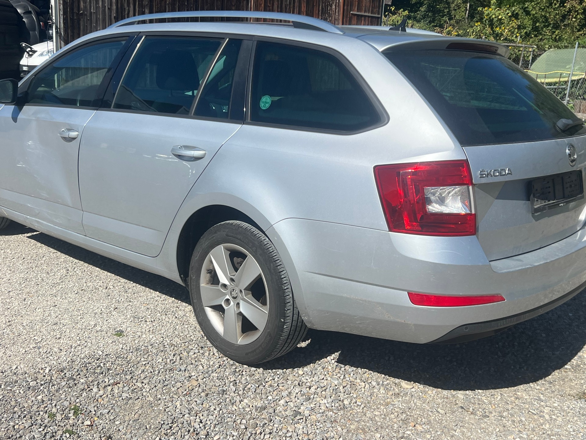 SKODA Octavia Combi 1.4 TSI Elegance-image-4