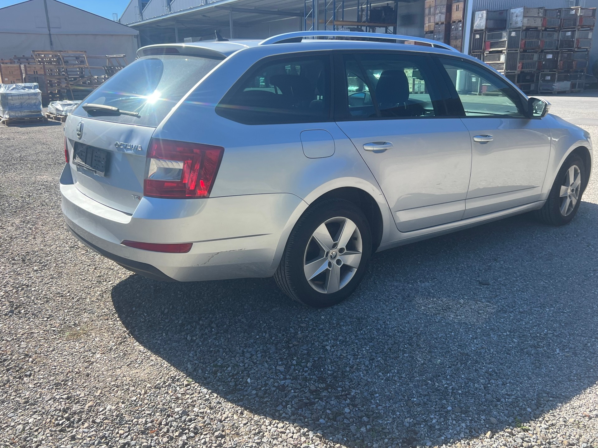 SKODA Octavia Combi 1.4 TSI Elegance-image-8