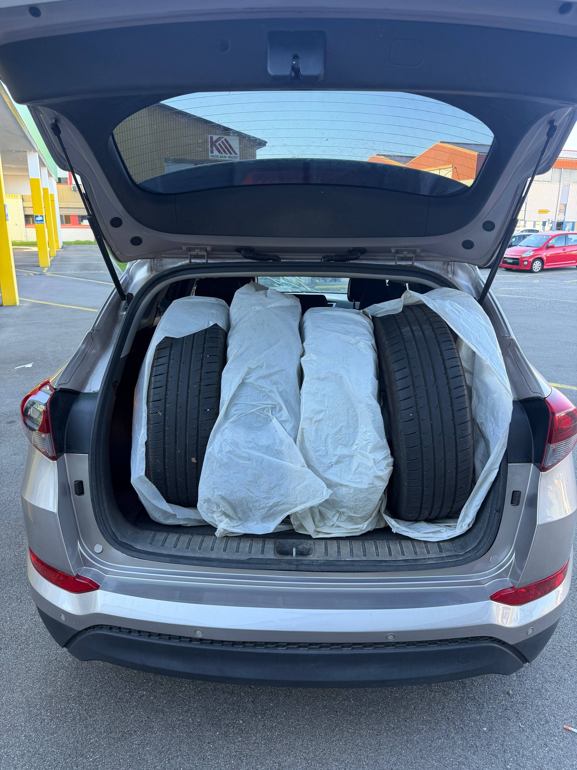 HYUNDAI Tucson 1.7 CRDI Plena 2WD-image-15