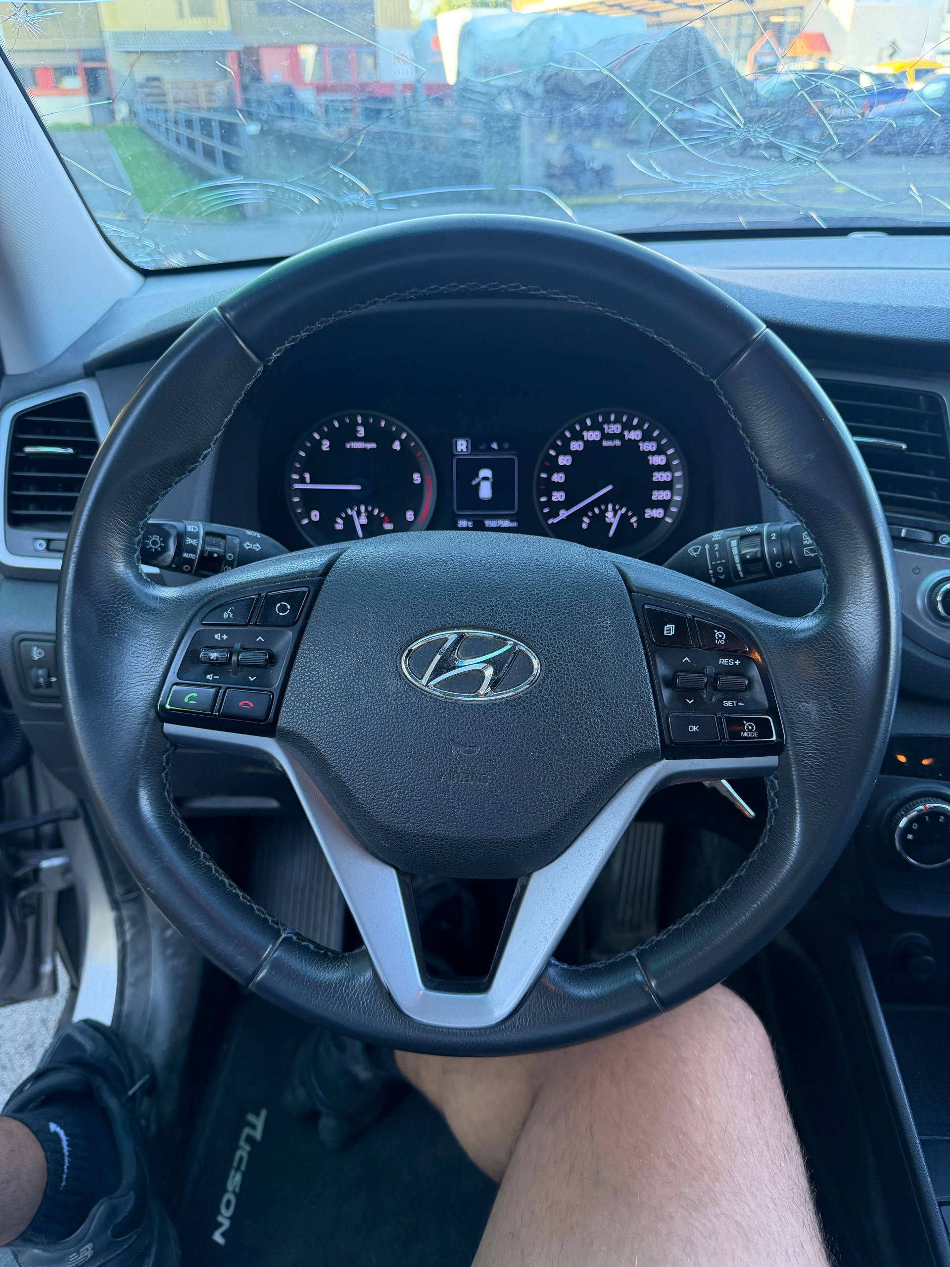HYUNDAI Tucson 1.7 CRDI Plena 2WD-image-13