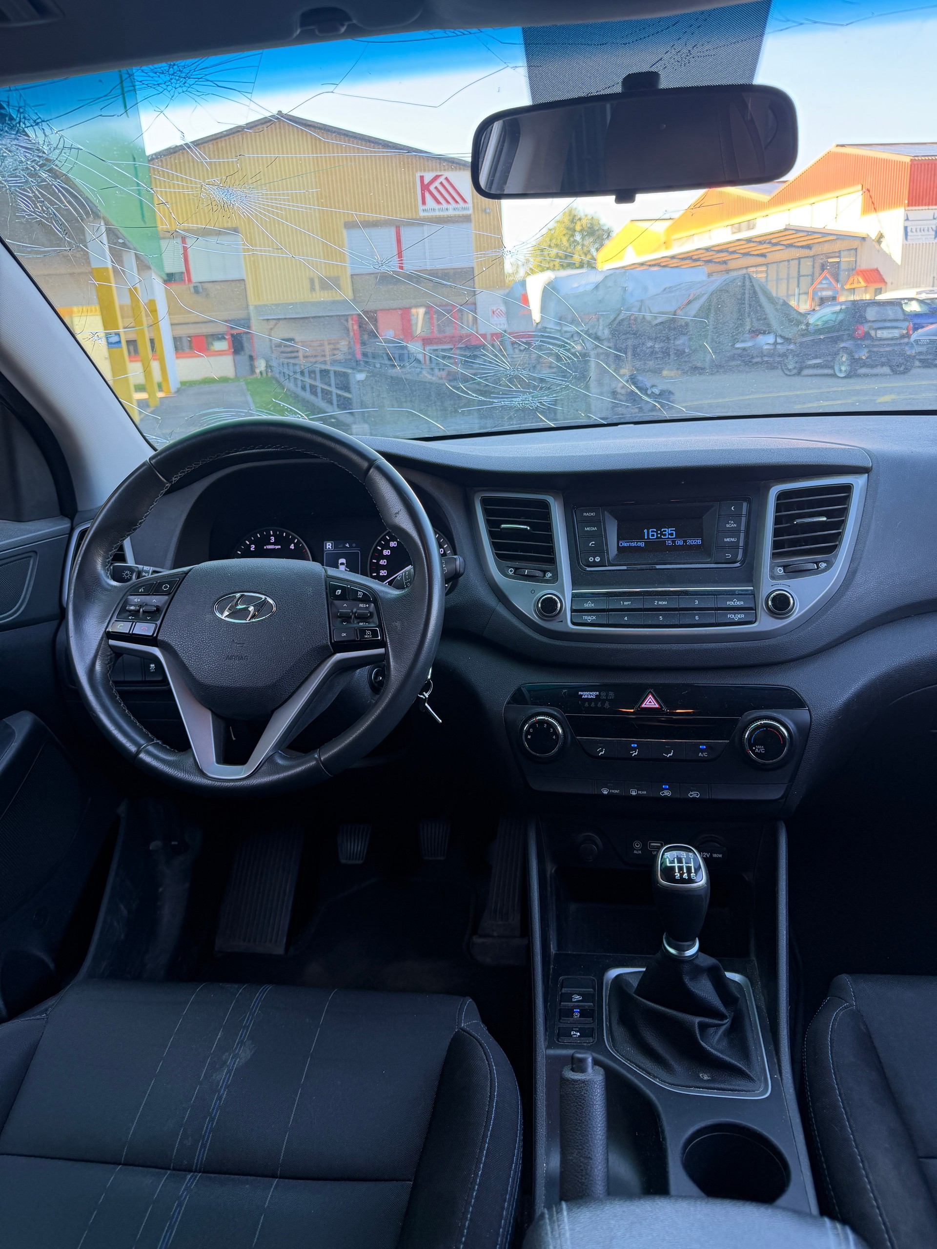 HYUNDAI Tucson 1.7 CRDI Plena 2WD-image-10