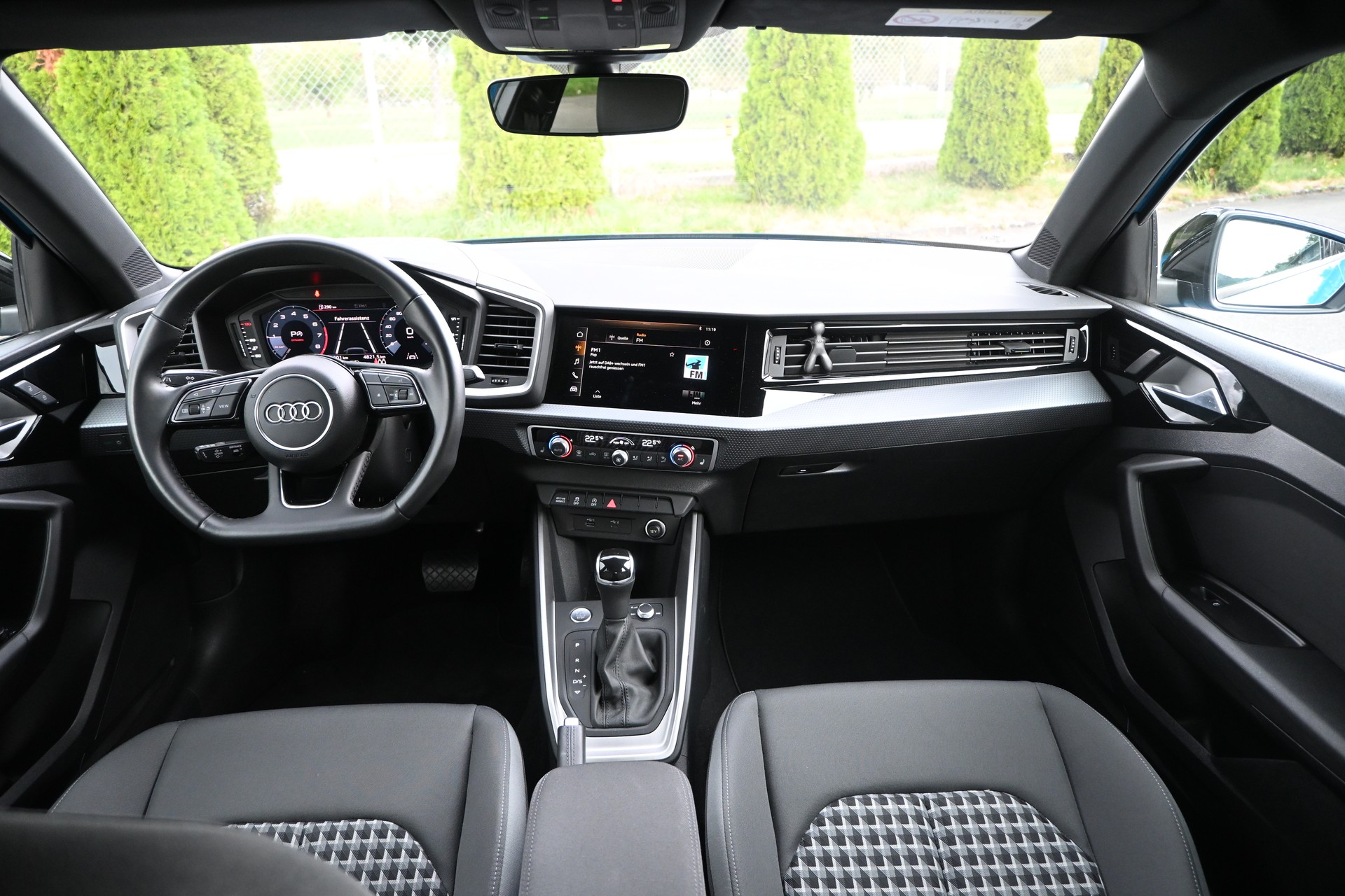 AUDI A1 SPORTBACK 35 TFSI S LINE S-TRONIC FRISCH AB MFK UND GROSSEM SERVICE INNEN AUSSEN WIE NEU 8 FACH BEREIFT TOP ANGEBOT!!!!!!-image-25