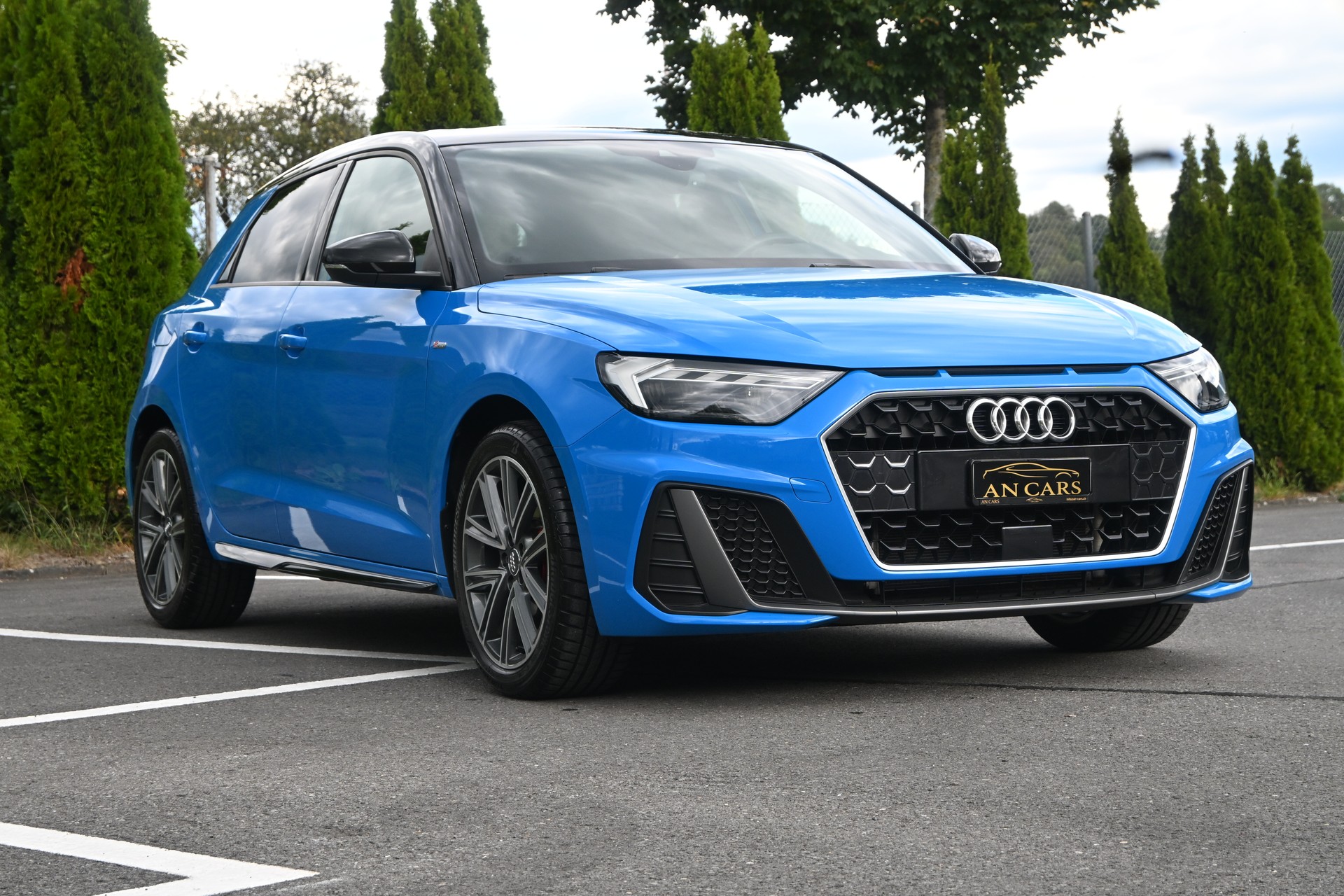 AUDI A1 SPORTBACK 35 TFSI S LINE S-TRONIC FRISCH AB MFK UND GROSSEM SERVICE INNEN AUSSEN WIE NEU 8 FACH BEREIFT TOP ANGEBOT!!!!!!-image-1