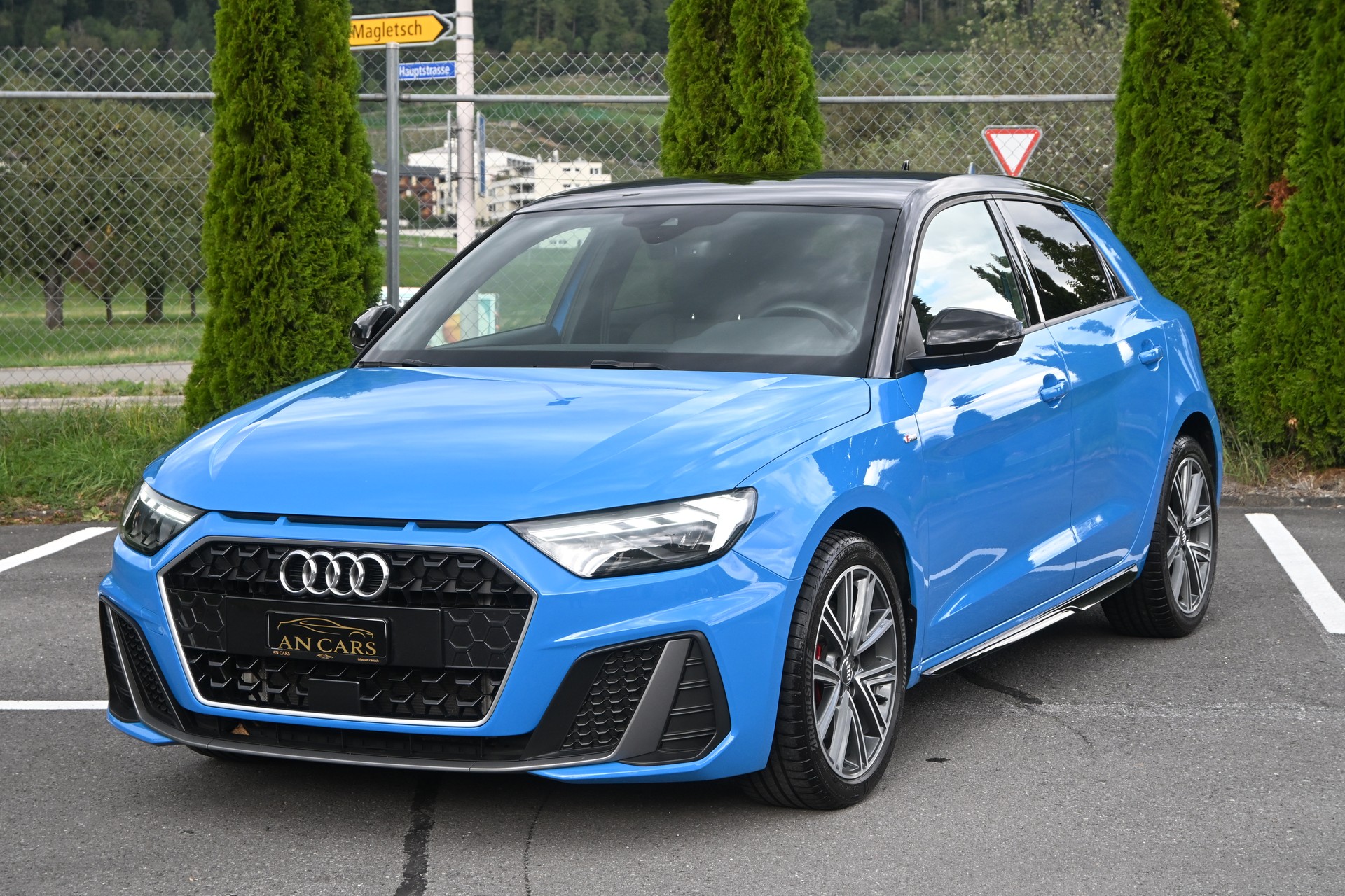 AUDI A1 SPORTBACK 35 TFSI S LINE S-TRONIC FRISCH AB MFK UND GROSSEM SERVICE INNEN AUSSEN WIE NEU 8 FACH BEREIFT TOP ANGEBOT!!!!!!-image-0