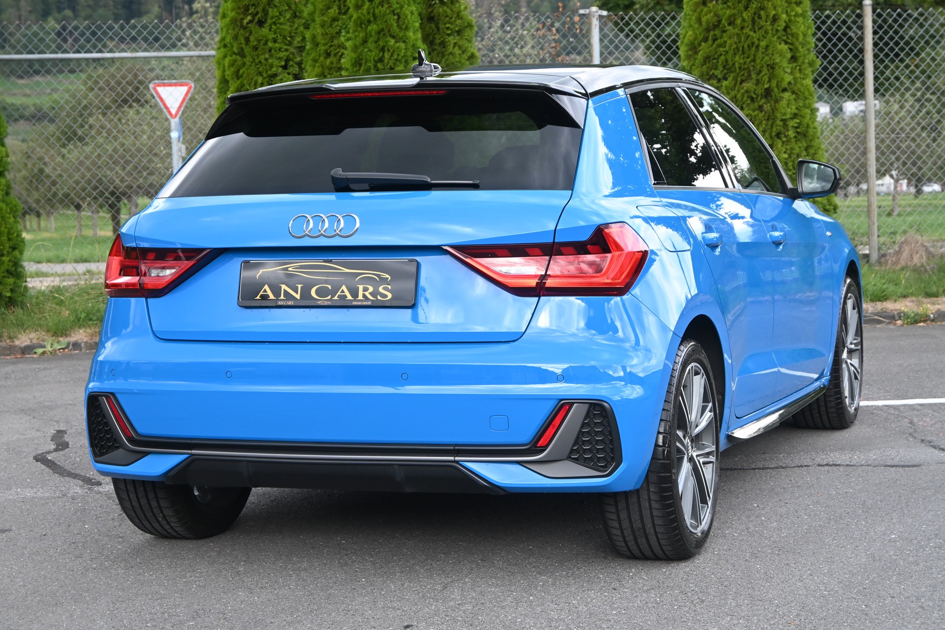 AUDI A1 SPORTBACK 35 TFSI S LINE S-TRONIC FRISCH AB MFK UND GROSSEM SERVICE INNEN AUSSEN WIE NEU 8 FACH BEREIFT TOP ANGEBOT!!!!!!-image-21