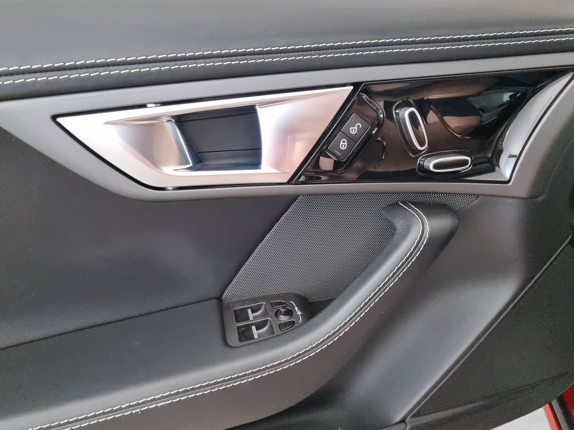 JAGUAR F-Type Coupé 5.0 V8 R-image-10