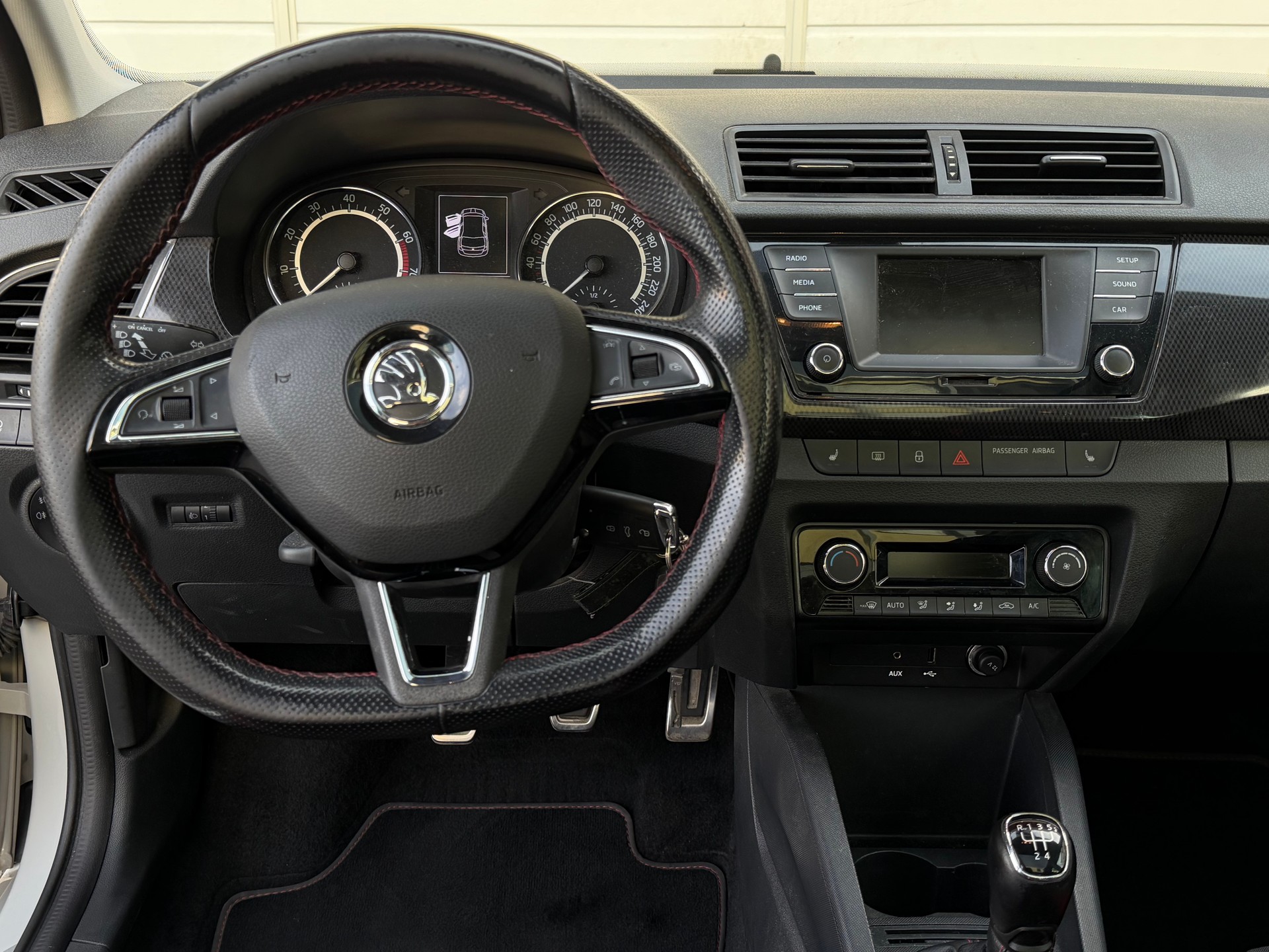 SKODA Fabia 1.2 TSI Monte Carlo*Ab MFK&Service*Panoramaglasdach*8-Fach Räder*Monte Carlo Edition*-image-11