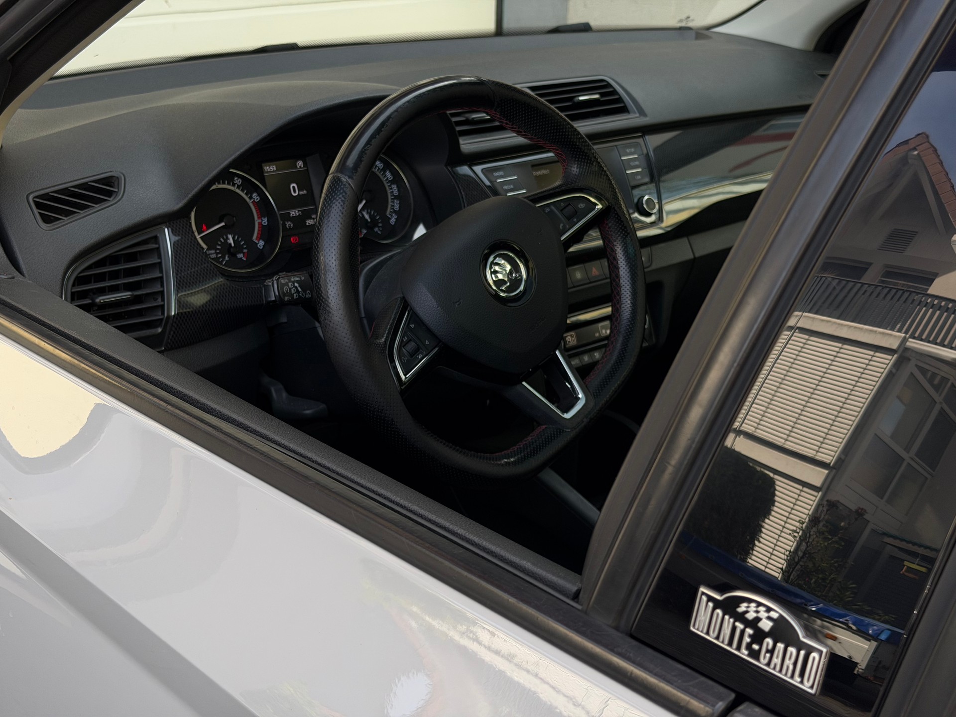 SKODA Fabia 1.2 TSI Monte Carlo*Ab MFK&Service*Panoramaglasdach*8-Fach Räder*Monte Carlo Edition*-image-9