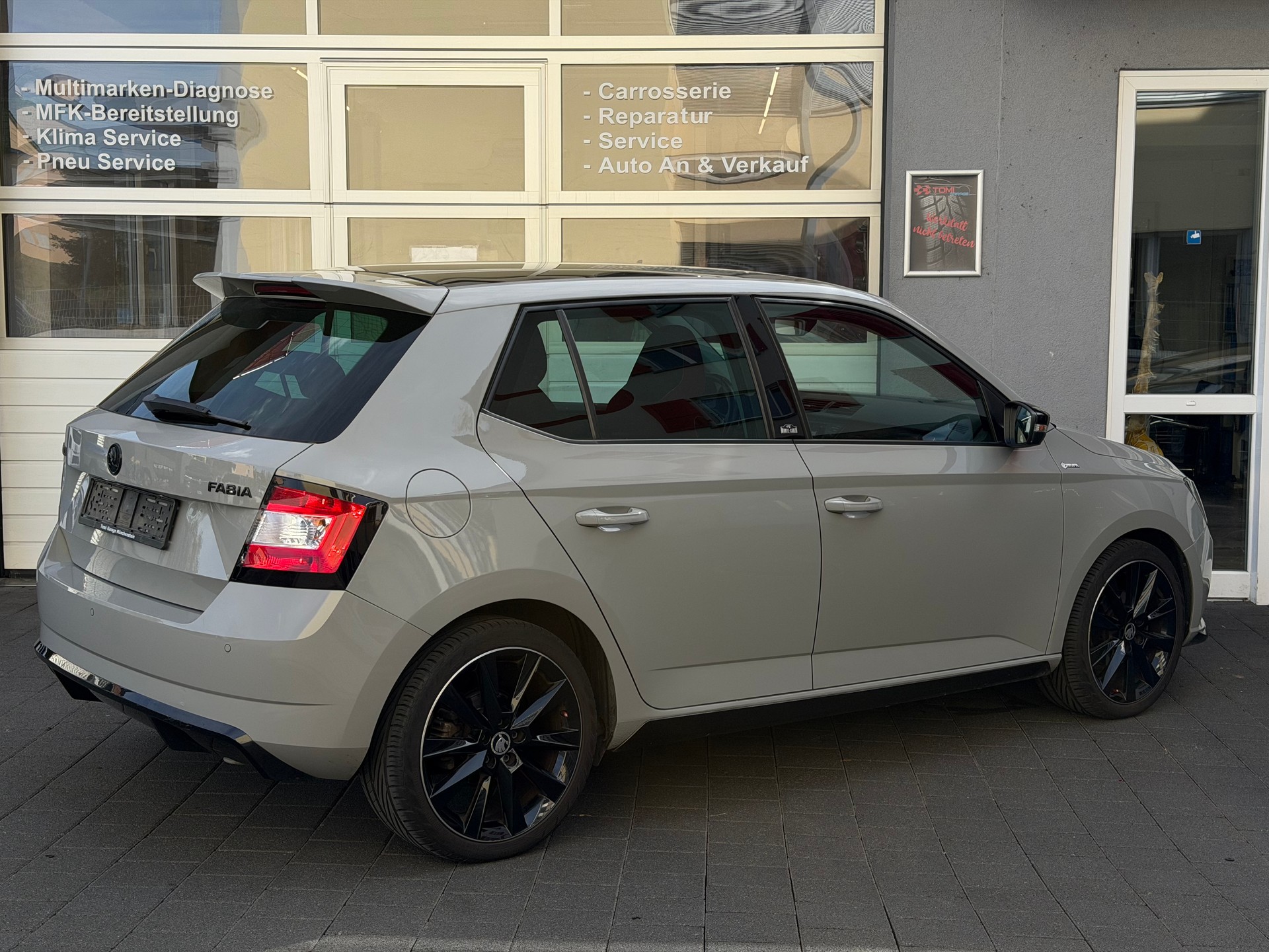 SKODA Fabia 1.2 TSI Monte Carlo*Ab MFK&Service*Panoramaglasdach*8-Fach Räder*Monte Carlo Edition*-image-6