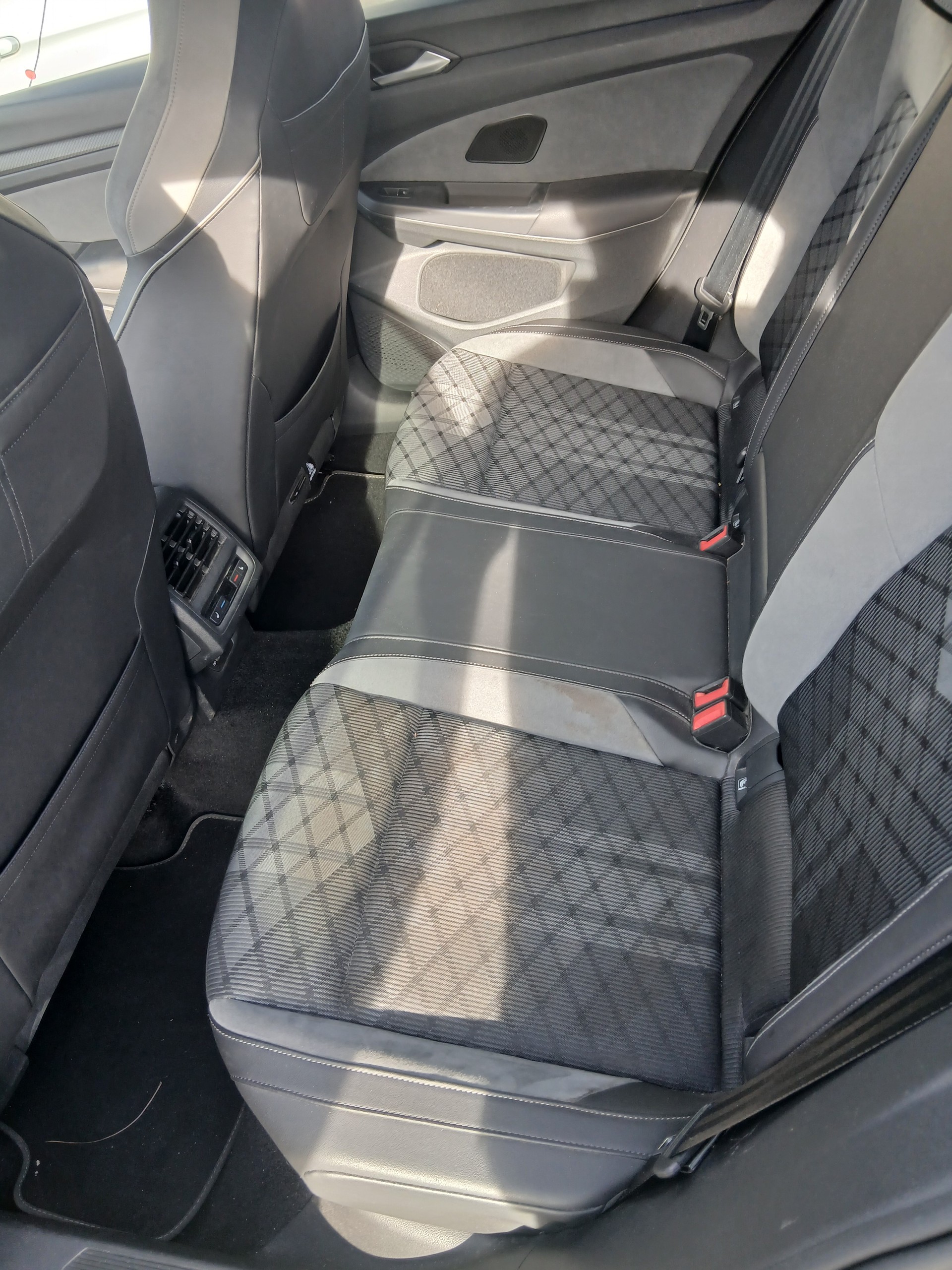VW Golf 1.5 eTSI mHEV ACT Style DSG-image-8